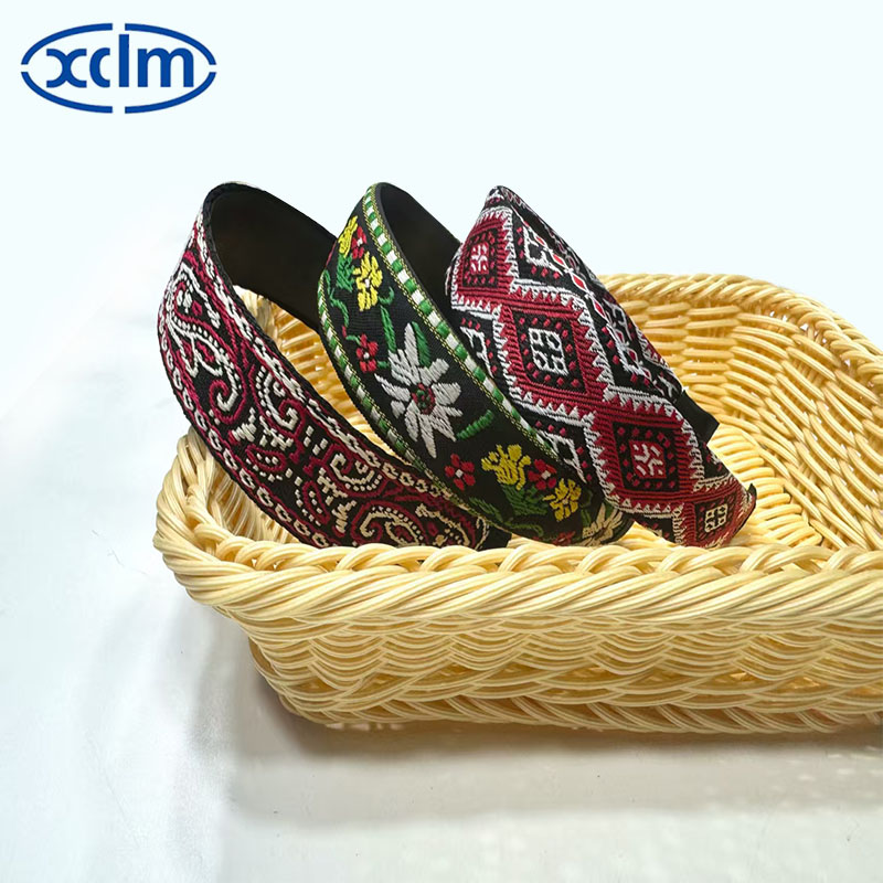 Bohemian headband embroidery, ethnic wide-edge pressed hair, anti-slip headband, hair clip with teeth, retro style headwear Item Picture