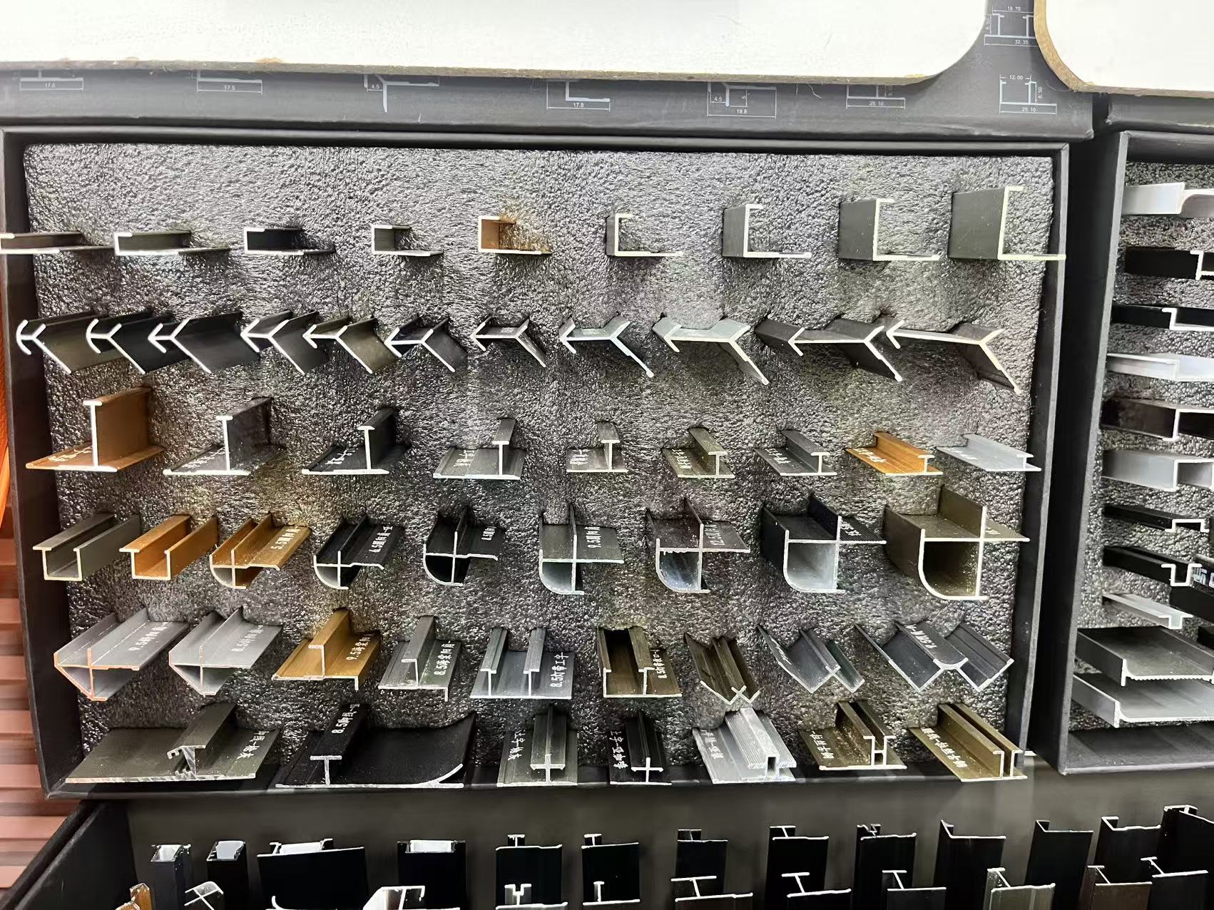 铝合金护墙板装饰线条 5厘/8厘木饰面墙板封边条金属工字型收口条