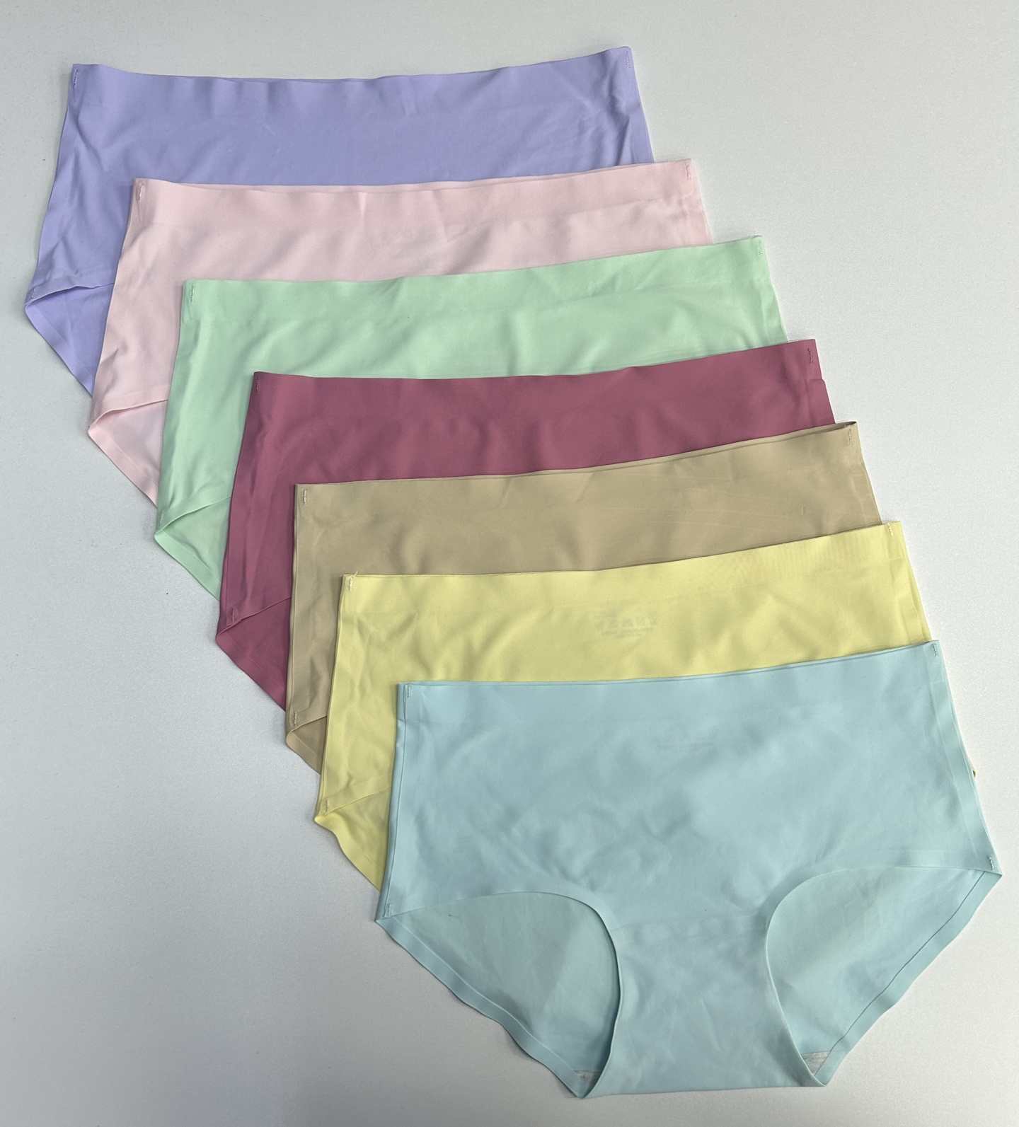 Filipino, Malaysian and Indian underwear for women, ice silk, seamless and fresh, summer, thin, comfortable and breathable, mid-waist, beautiful buttocks, triangular waistband, mid-waist full figure