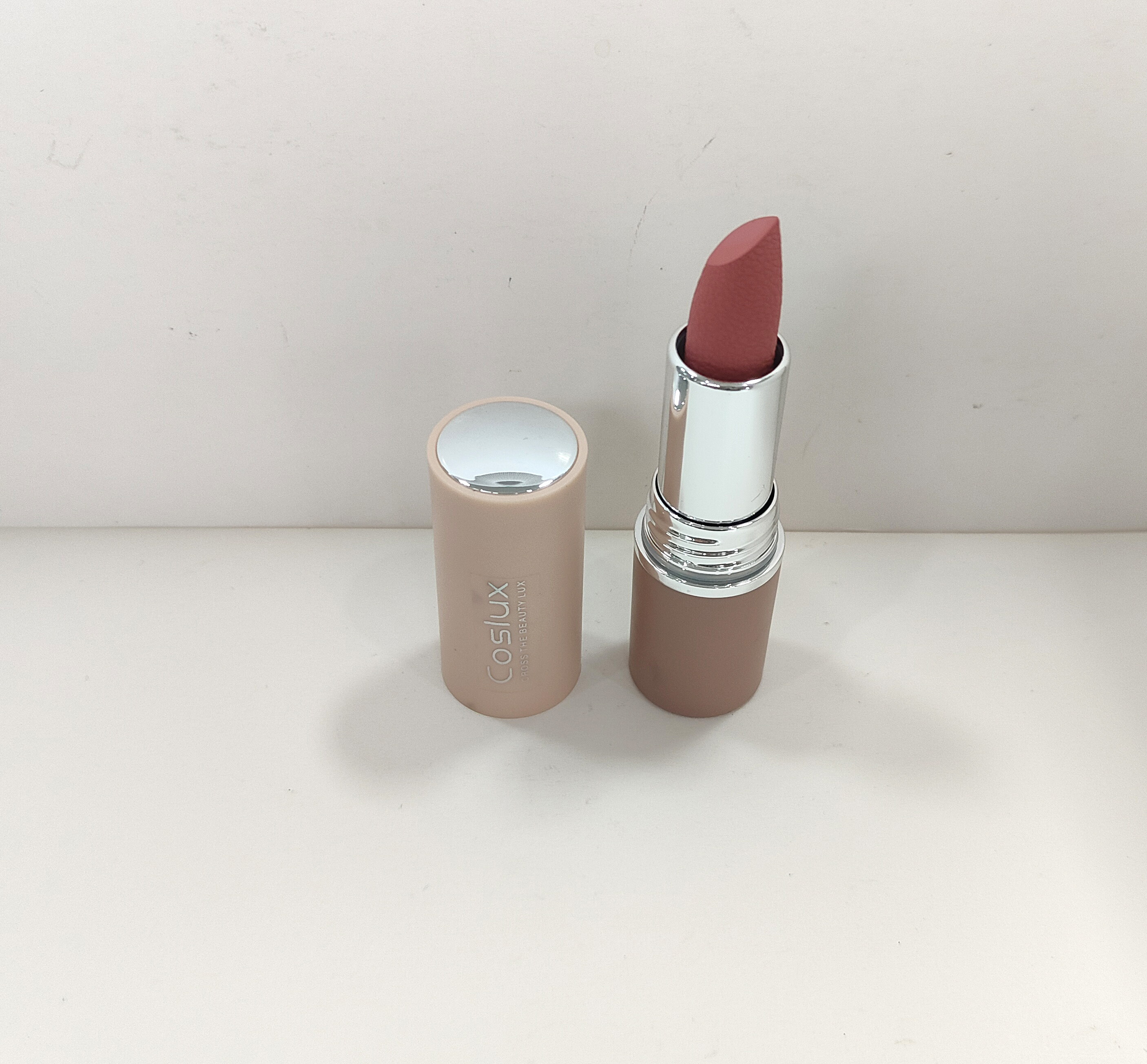 مكياج طويل وخفيف وقاوم للماء وغير ملتصق بالعرق Item Picture