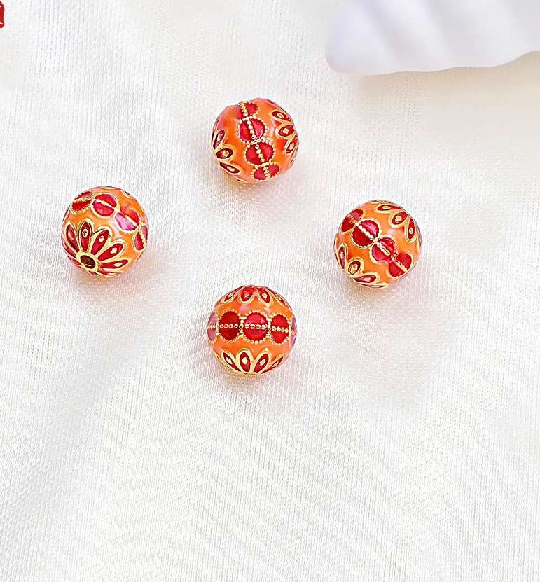 A wide range of fashionable accessories and decorative items are carefully selected. The styles are diverse and the combinations are free details Picture