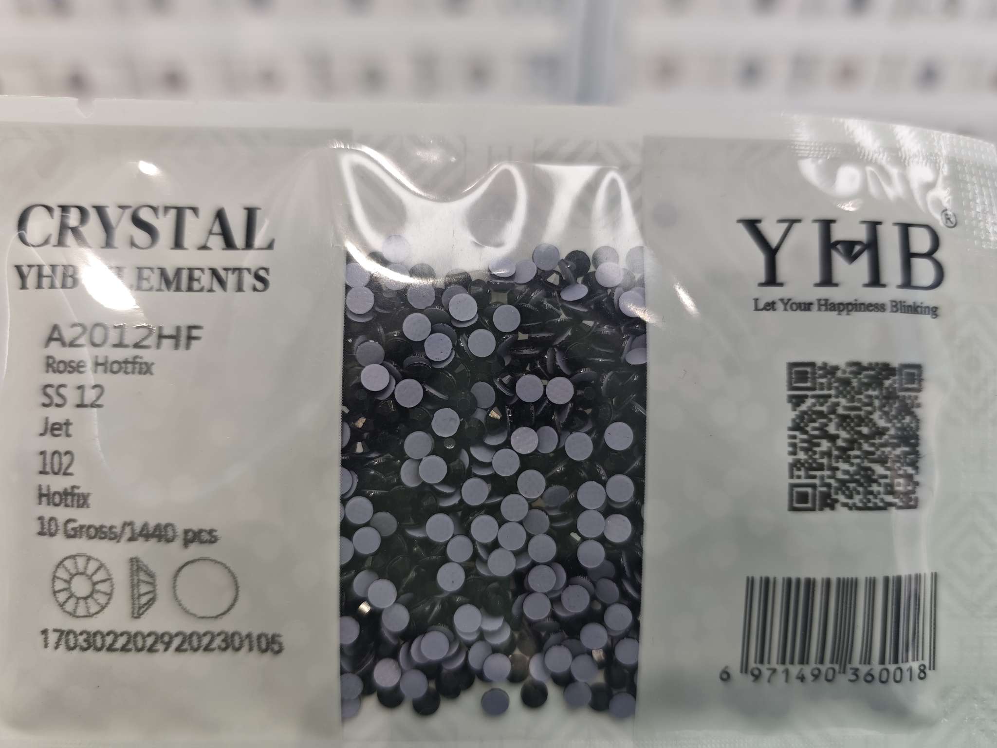 Premium rubber-backed rhinestones, in a variety of colors and sizes, are best-selling items that brighten up your clothing accessories details Picture
