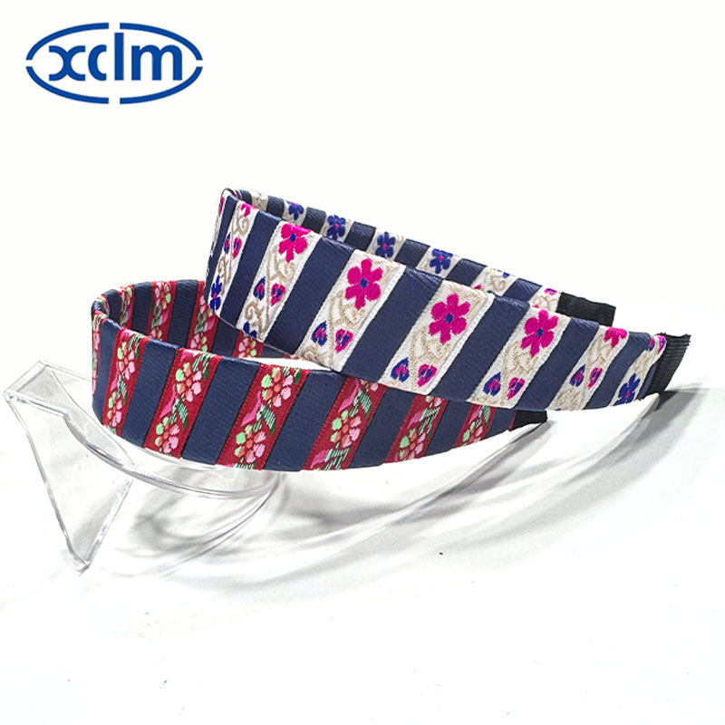 Retro floral wide-brimmed hairband, embroidered ethnic floral hairpin, facial cleansing headband, new hair accessory, high head, widened and exquisite Item Picture