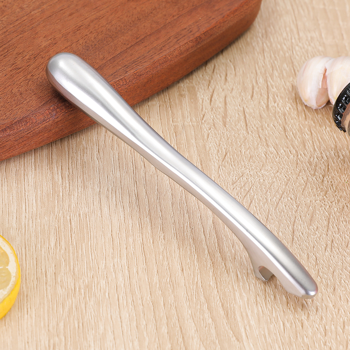 Zinc alloy water drop handle portable beer bottle opener and household cap opener Specification image