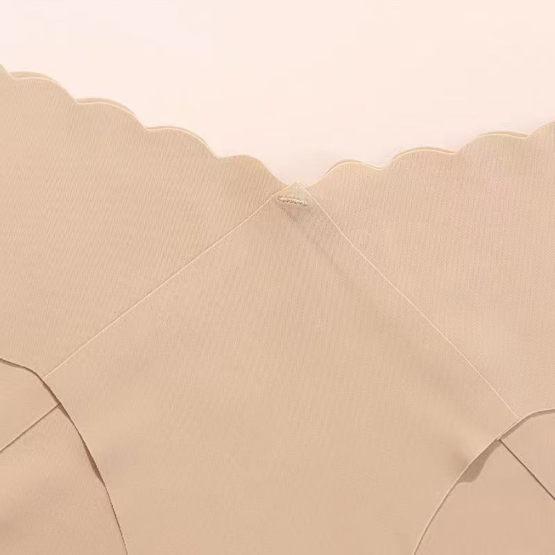 The latest comfortable, breathable, sexy and beautiful lace, seamless, simple style low-waisted women's briefs for export to Europe and America Item Picture