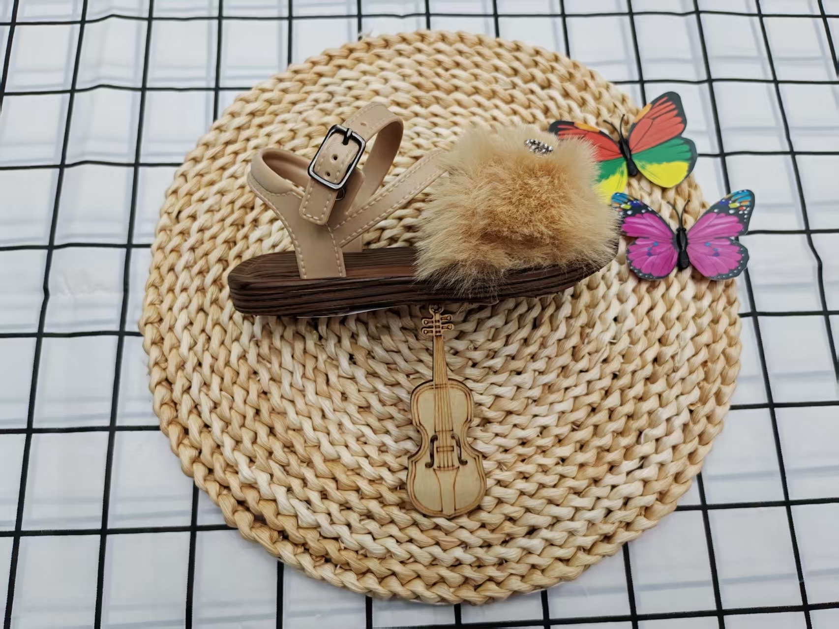 2025 Children's Summer new style one-piece buckle flat heart-shaped water diamond fur sandals Specification drawing
