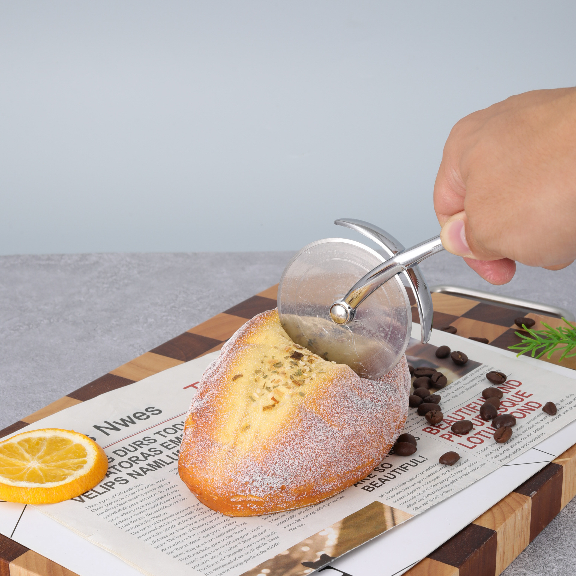 Zinc alloy water drop handle pizza knife, pizza kitchen baking tool, roller knife, cake and pastry cutter details Picture