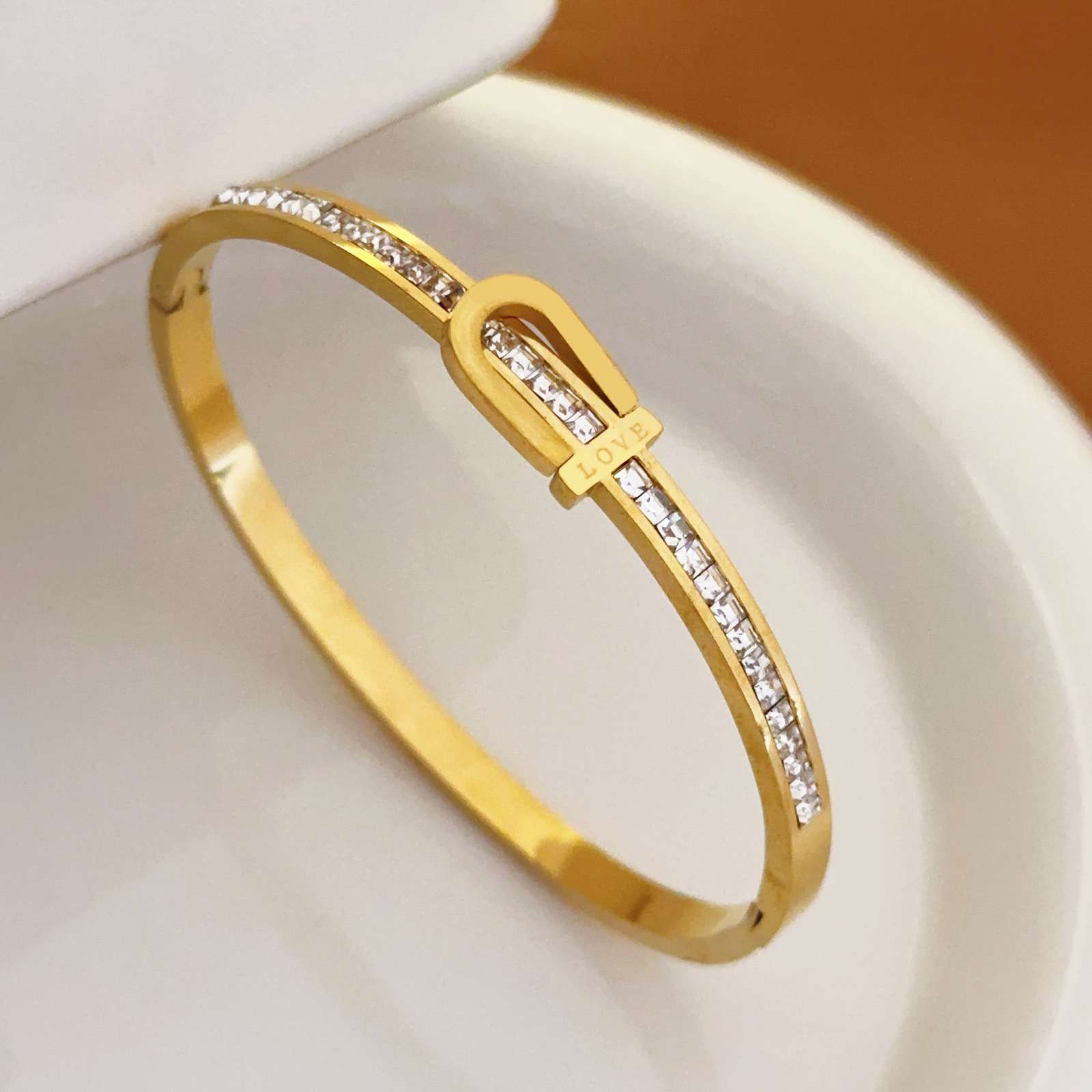 Cross-border bestseller ins titanium steel horseshoe-shaped bracelet with row of diamonds and 18k gold plating, light luxury and grand open bracelet, European and American style, no color fading, stainless steel U-shaped details Picture
