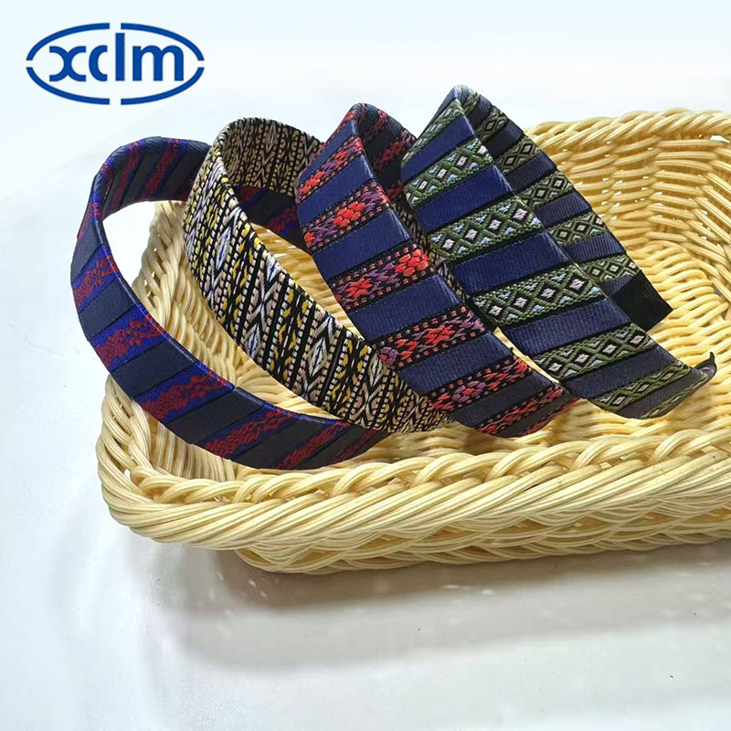 Retro hair clips, wide-brimmed hair bands, embroidered ethnic hair clips, facial wash headbands, hair accessories and headwear are exquisite details Picture