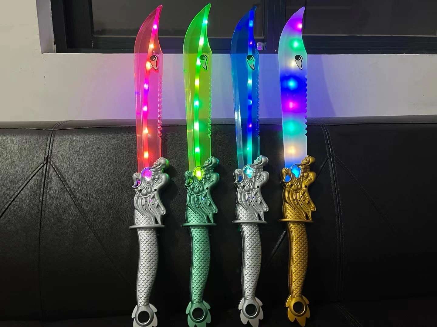 发光刀剑发光玩具儿童玩具玩具网红地摊玩具摆摊