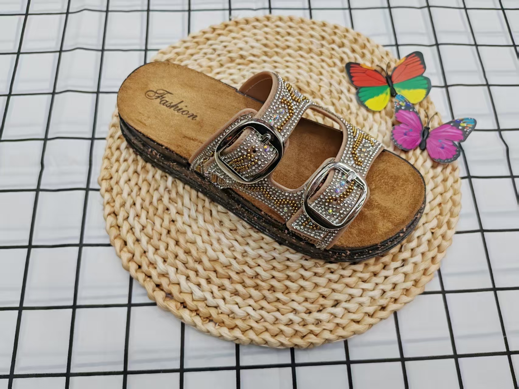 Double-buckle thick-soled slippers for women's summer wear, 2025 new style water diamond and water pine one-shoulder slippers details Picture