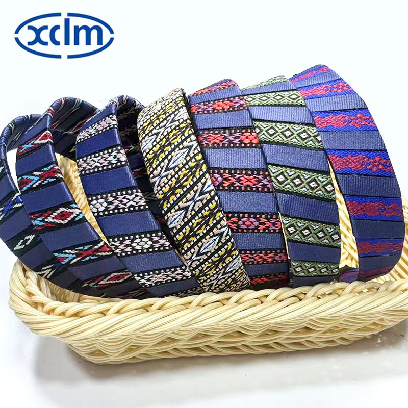 Retro hair clips, wide-brimmed hair bands, embroidered ethnic hair clips, facial wash headbands, hair accessories and headwear are exquisite