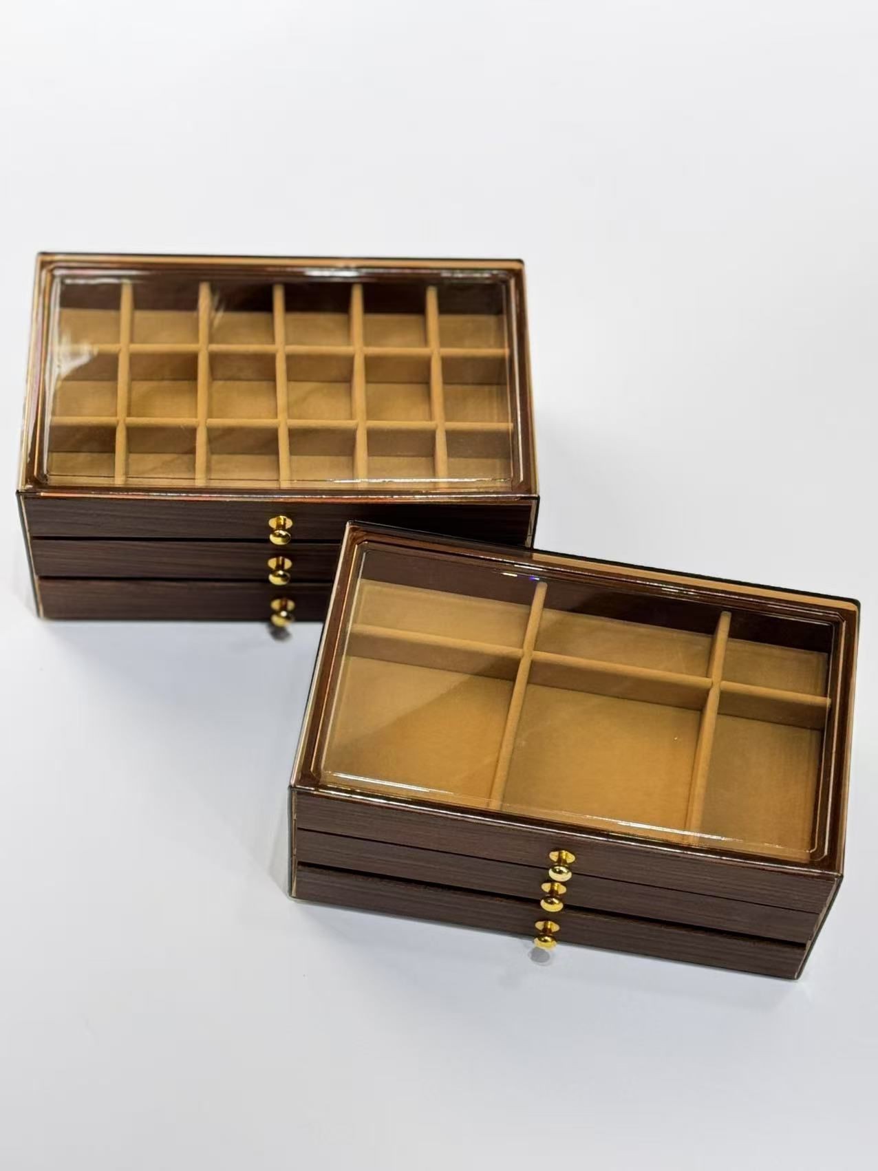 Ancient-style walnut-colored jewelry box with lock, dust-proof, exquisite wooden retro drawer-style solid wood jewelry storage box Application Scenario