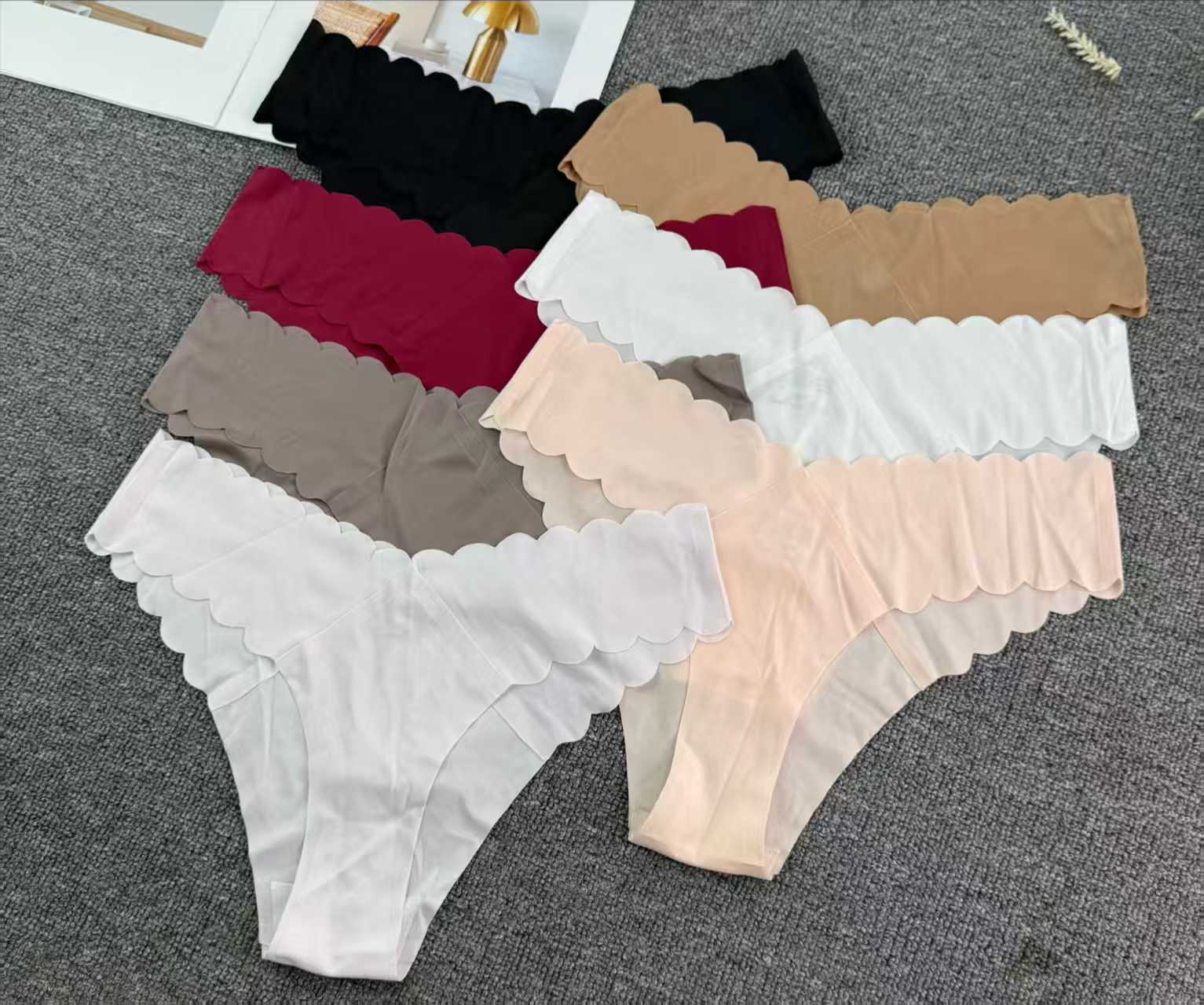 The latest comfortable, breathable, sexy and beautiful lace, seamless, simple style low-waisted women's briefs for export to Europe and America Application Scenario