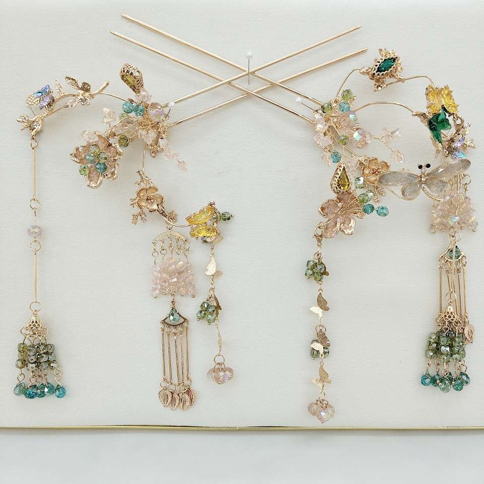 Butterfly Shadow and Blooming Flowers ancient-style hair accessory set, crystal diamond gilding and rose crystal embellishment, a wedding collectible set full of immortal charm ✨ gold and pink series Chinese style accessory set of eight pieces Application Scenario