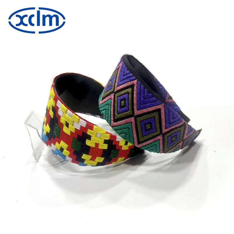 Simple ethnic style patterned wide-brimmed hair band, autumn and winter sponge bright color pressed hair band, high head sweet hair accessory Application Scenario