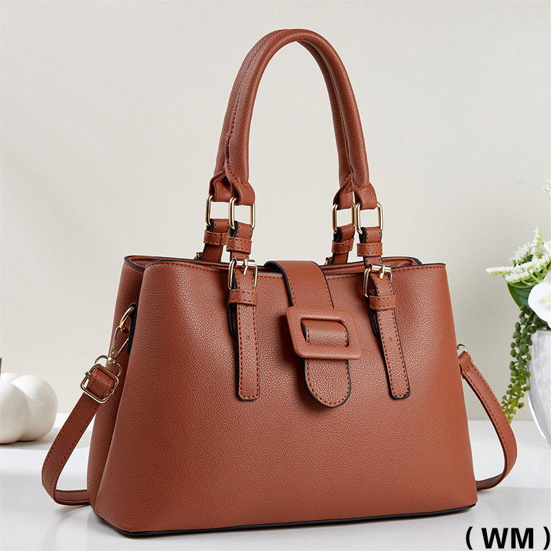 The new large-capacity hand-held shoulder crossbody bag DMX8309-1 from Meifang Bag and Yiding Bag Industry Application Scenario