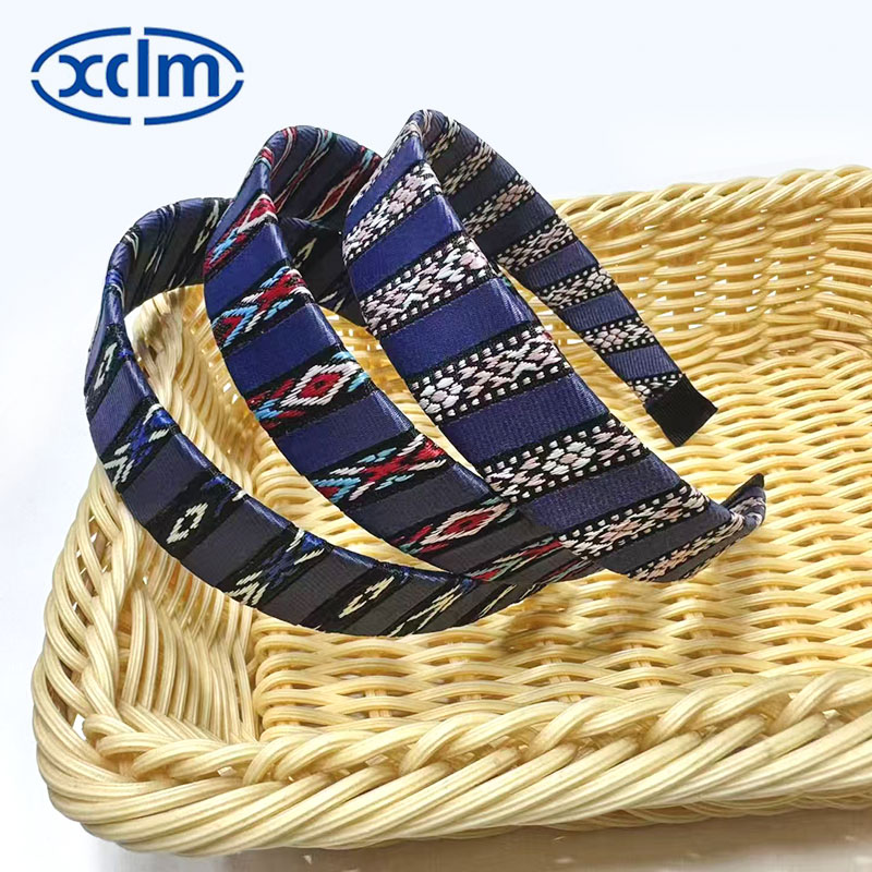 Retro hair clips, wide-brimmed hair bands, embroidered ethnic hair clips, facial wash headbands, hair accessories and headwear are exquisite Application Scenario