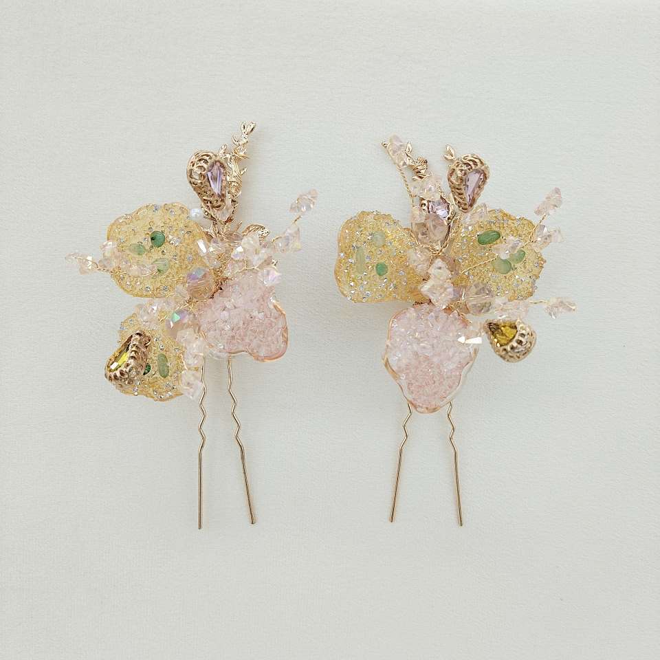 Butterfly Shadow and Blooming Flowers ancient-style hair accessory set, crystal diamond gilding and rose crystal embellishment, a wedding collectible set full of immortal charm ✨ gold and pink series Chinese style accessory set of eight pieces