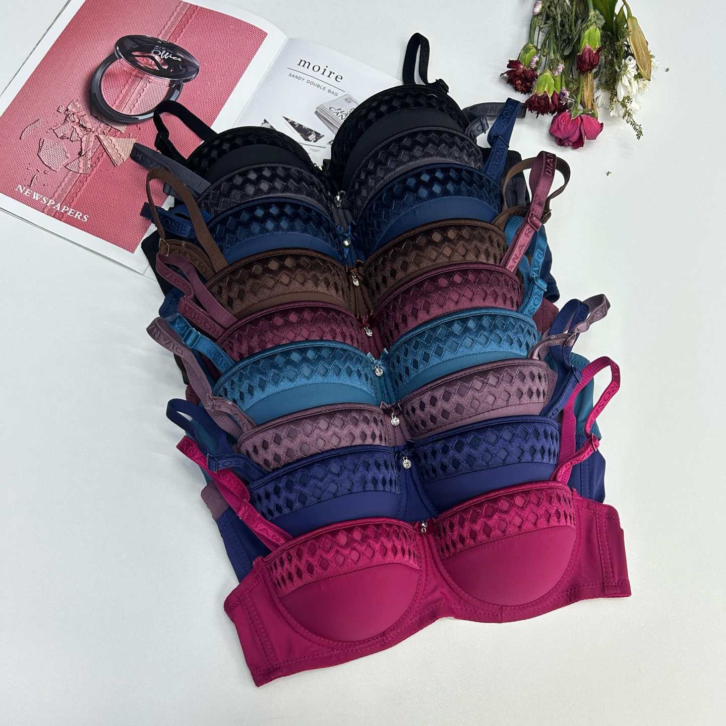 The latest style of comfortable and sexy women's bras with steel rims for export to Europe, America and Africa in stock full figure