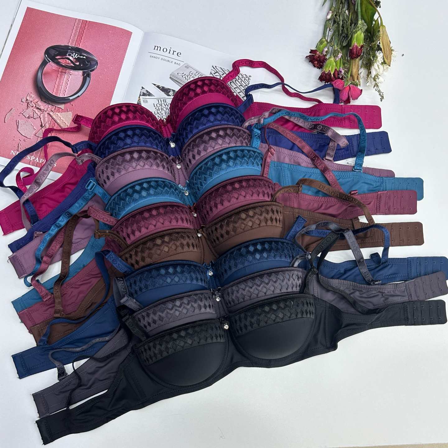 The latest style of comfortable and sexy women's bras with steel rims for export to Europe, America and Africa in stock Specification drawing