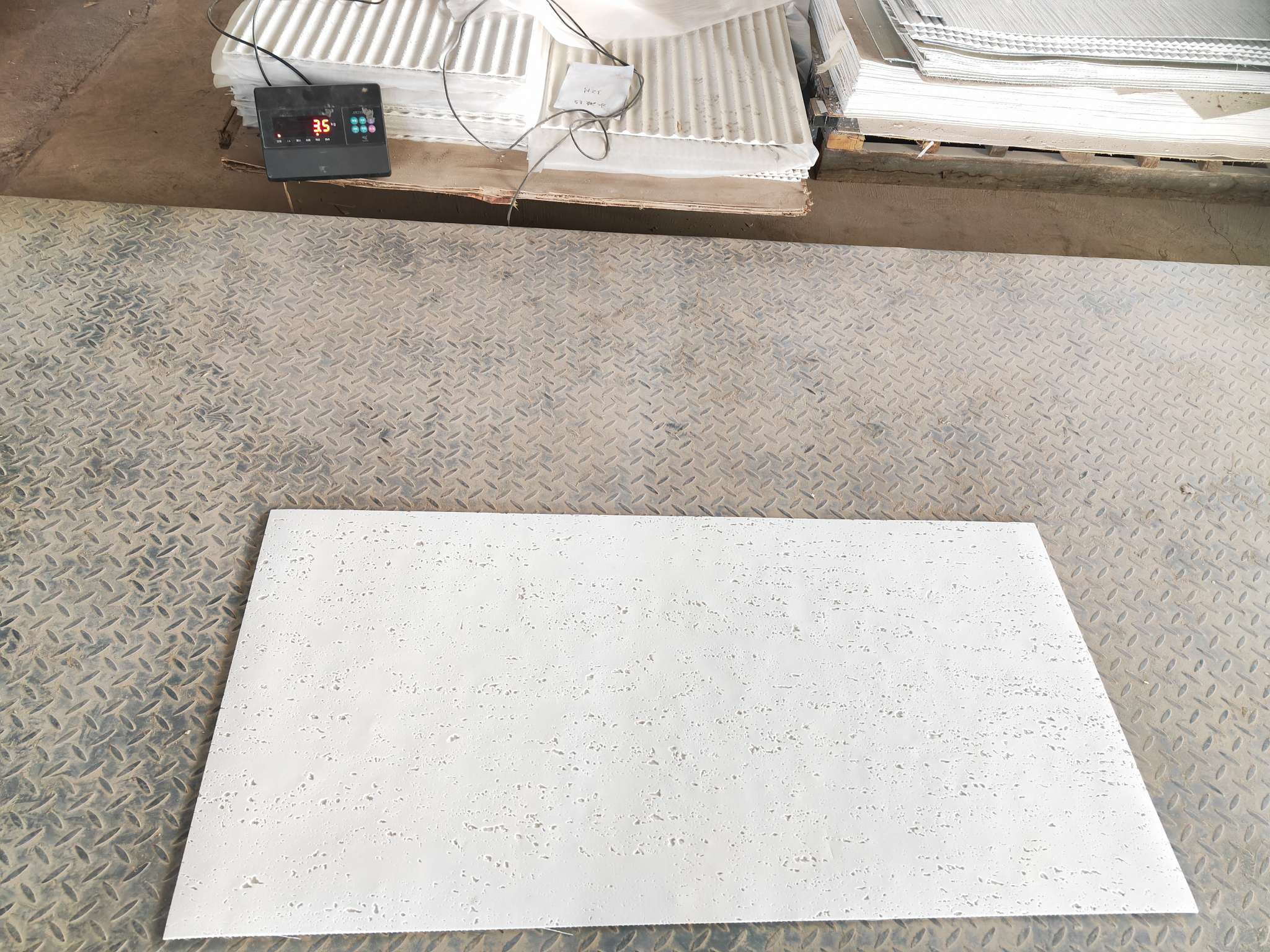 Soft Stone Can Be Used Both Indoors And Outdoors. It Is Flexible, Waterproof And Designed To Imitate Travertine. It Comes In A Variety Of Colors And Is Easy To Install full figure