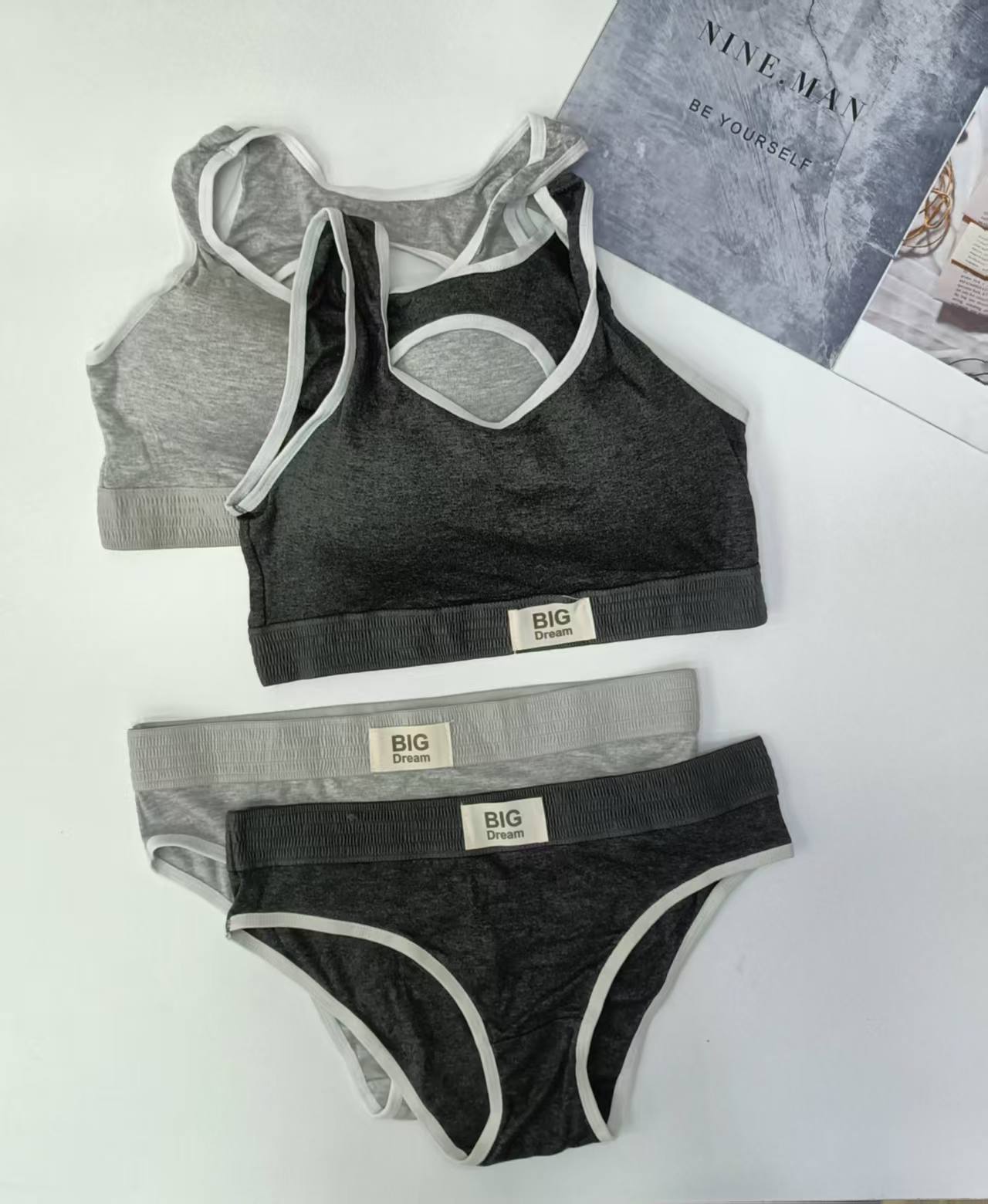 This is a vest lingerie set for export to Europe and America, featuring a bra pad for a sporty and beautiful back. It is also a bra and lingerie set with individual packaging, which is comfortable and breathable details Picture