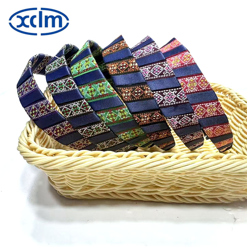 Retro hairpins, wide-brimmed hair bands, embroidered headbands, ethnic facial hair accessories, and exquisite headwear details Picture