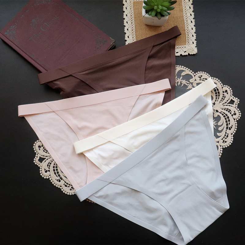Ladies in stock at a super low price of 7A antibacterial, simple, thin and sexy one-piece seamless underwear for export, low-waisted women's briefs wholesale Application Scenario