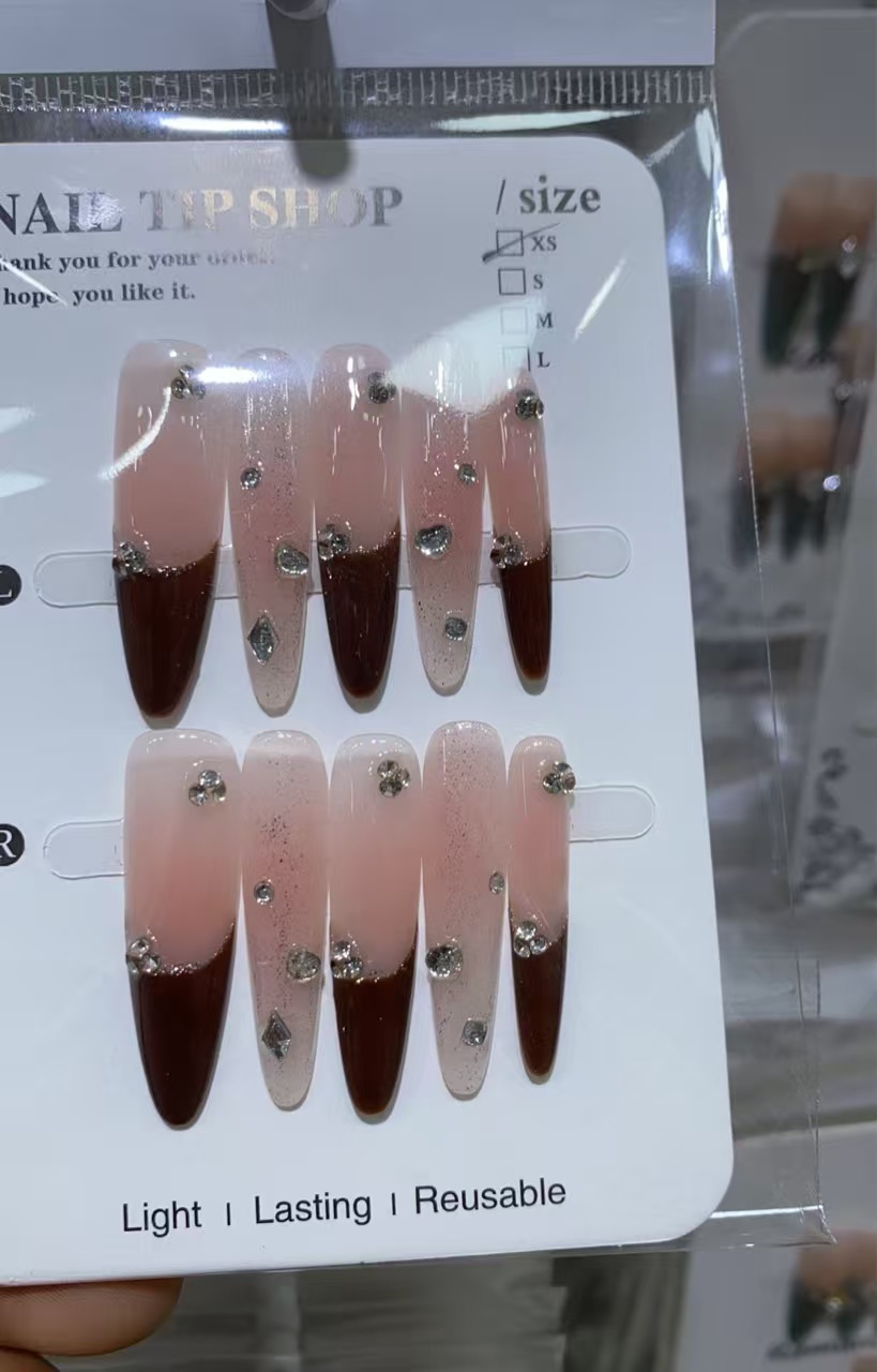 来图定制显白美甲腮红渐变晕染猫眼钻闪蝴蝶结婚甲小红书来图定制产品图