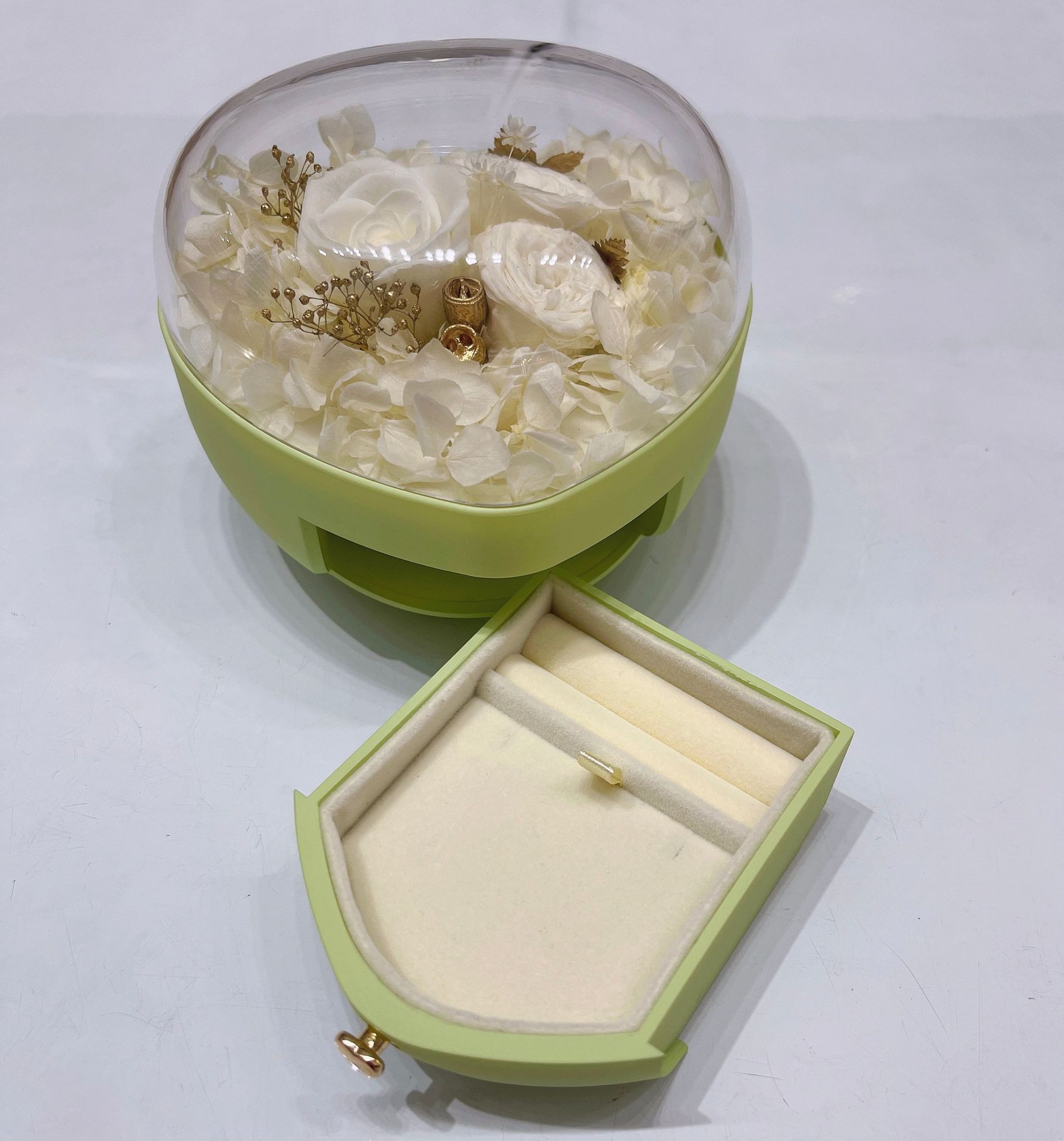 Eternal flower gift box in stock, creative Valentine's Day heart-shaped untoppleable ring storage box, festival gift box details Picture