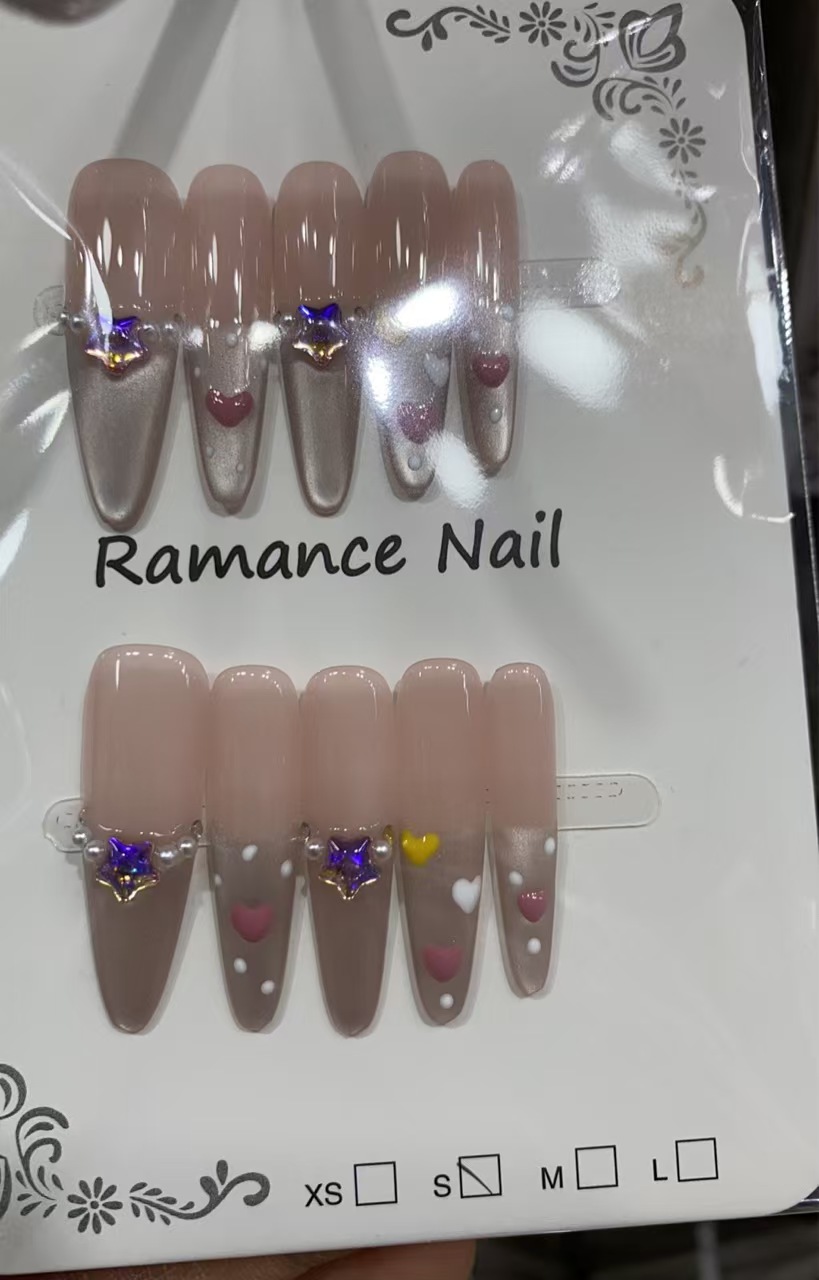 来图定制显白美甲腮红渐变晕染猫眼钻闪蝴蝶结婚甲小红书来图定制