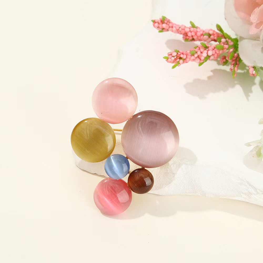 泡泡猫眼石胸针