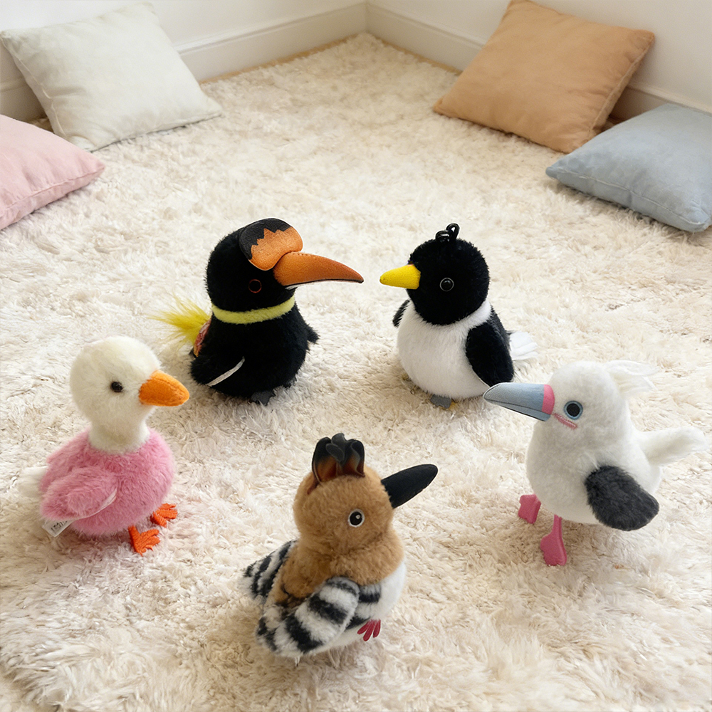 The new electric bird can repeat singing and learning to speak. The new electronic pet has emotions and can get angry. Plush pendant Item Picture
