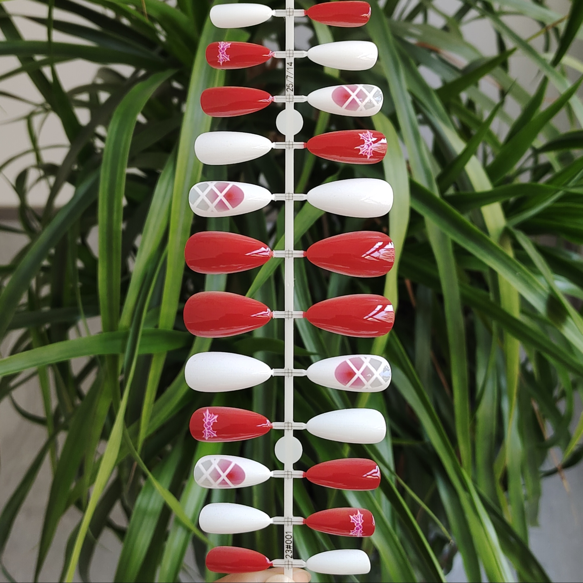 24 PCS PRESS ON NAIL TIPS ALMOND SHAPE PRINTING CRAFT WITH CHRISTMAS STYLE PATTERN full figure