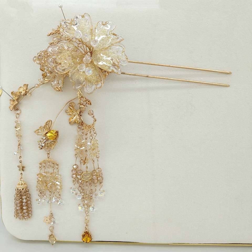 Gilded flower-shaped hairpins with tassels fluttering down like stars in the sky, a pair of ancient-style accessory hairpins, suitable for Hanfu photo shoots, engagement and wedding dress details Picture