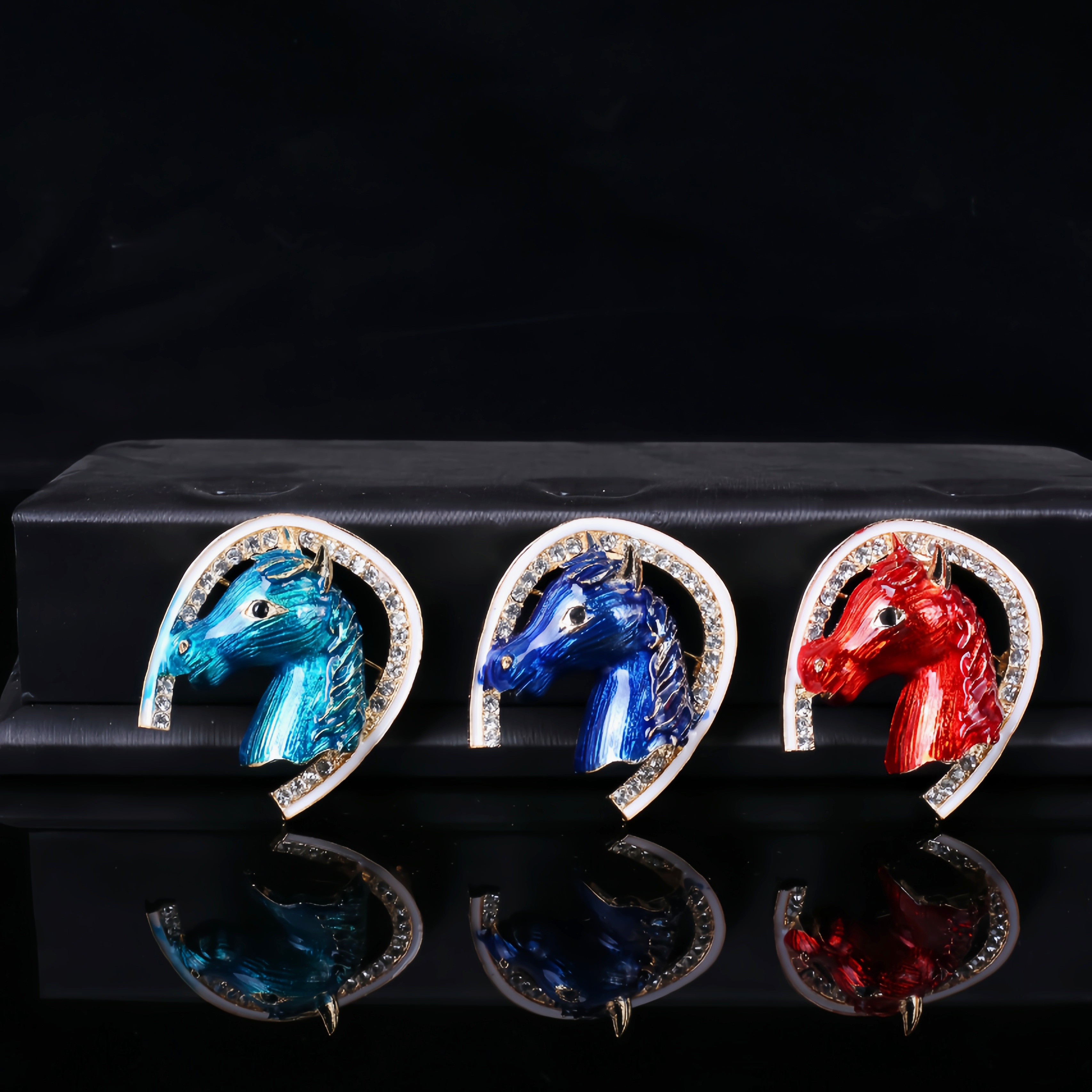 胸针/莫桑钻胸针/金榜题名/徽章/胸针托盘白底实物图