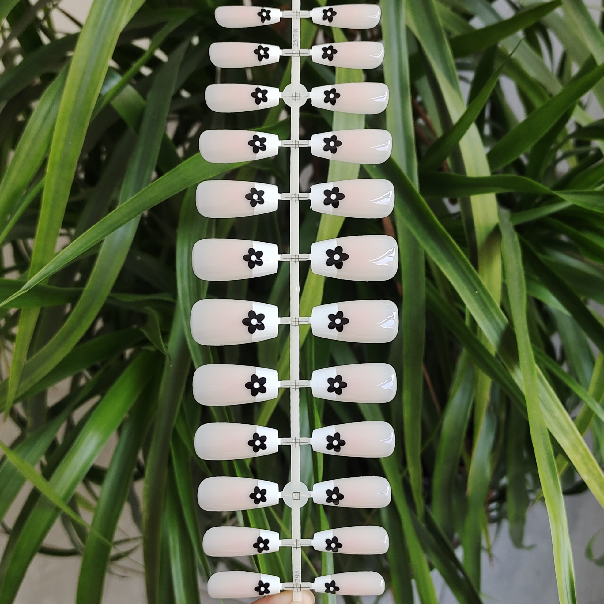 24 PCS PRESS ON NAIL TIPS MEDIUM COFFIN SHAPE PRINTING CRAFT WITH FRENCH STYLE AND FLOWERS PATTERN full figure