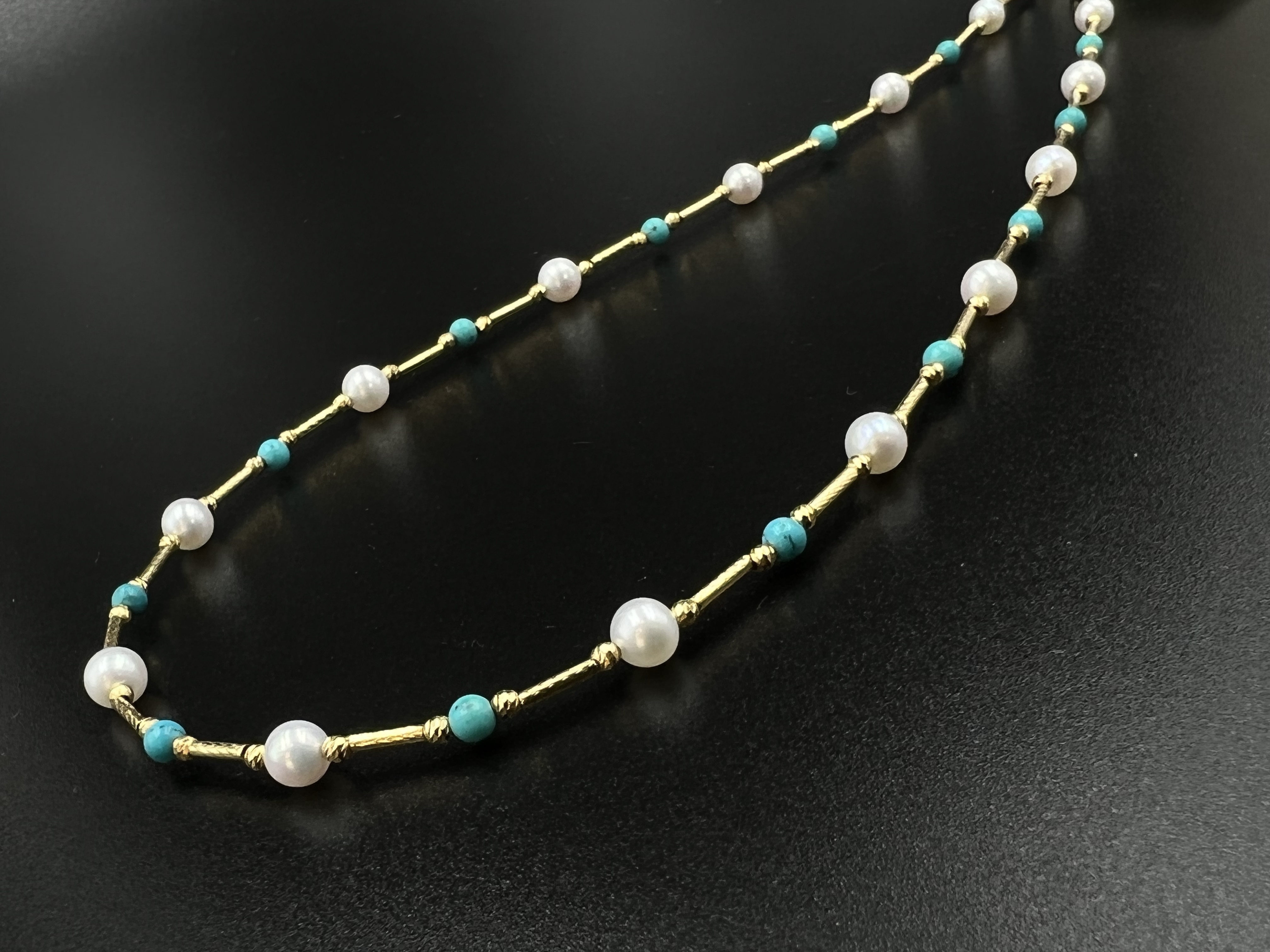 An 18K gold pearl necklace paired with turquoise, a fashionable and trendy pearl accessory detail image 4