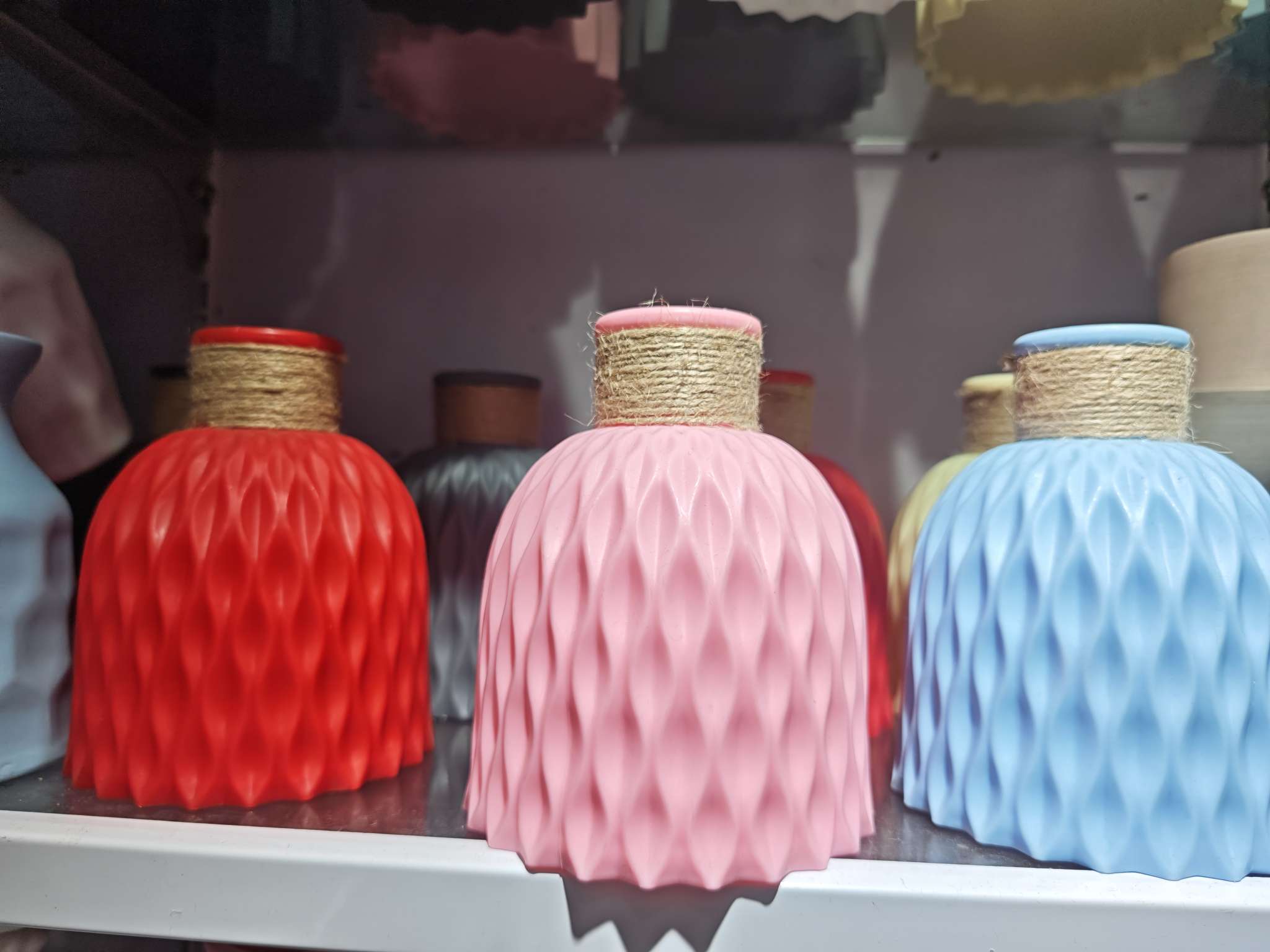 Plastic artificial flowers, artificial flower desktop ornaments, imitation ceramic plastic vases