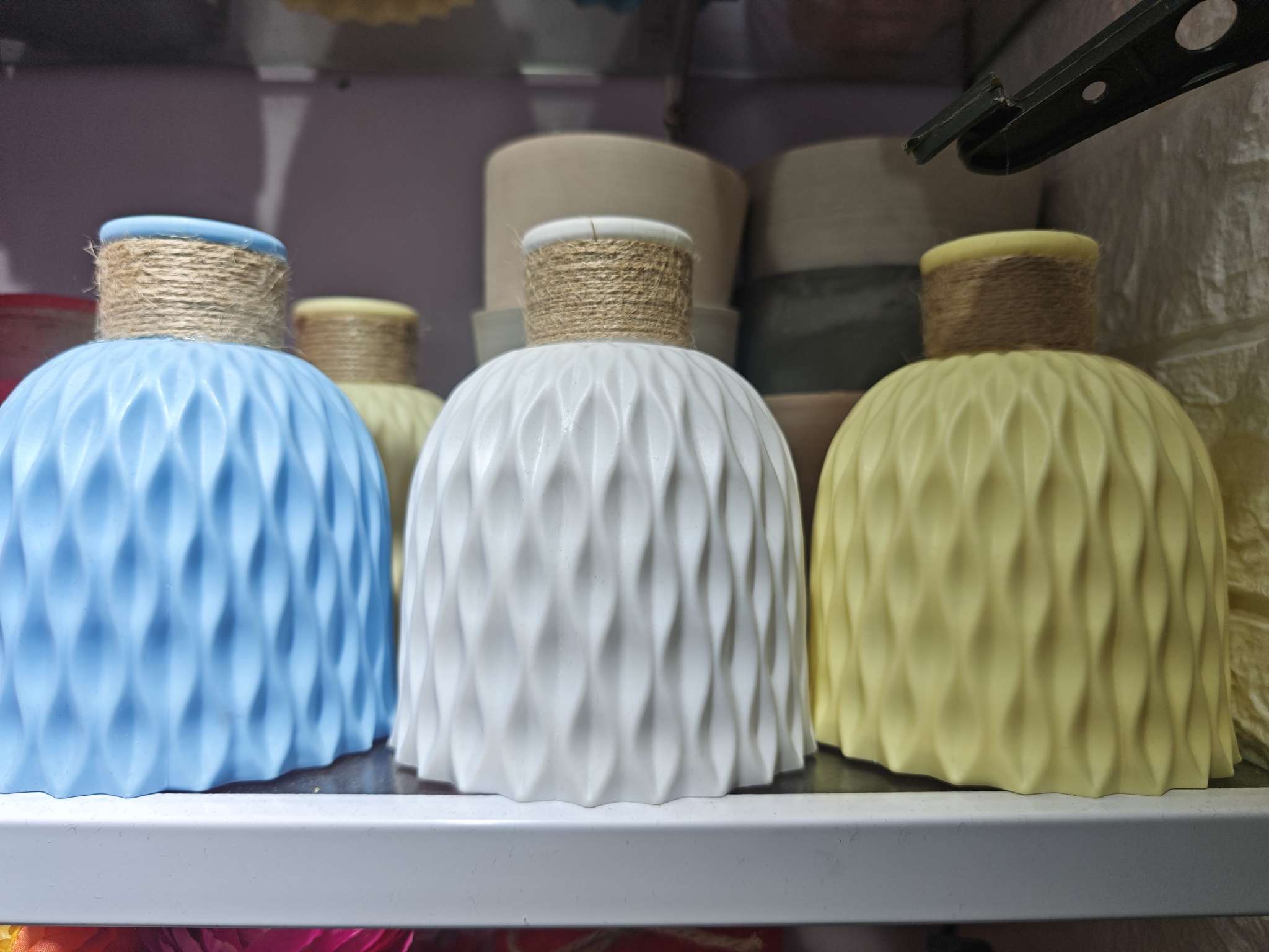 Plastic artificial flowers, artificial flower desktop ornaments, imitation ceramic plastic vases detail image 3