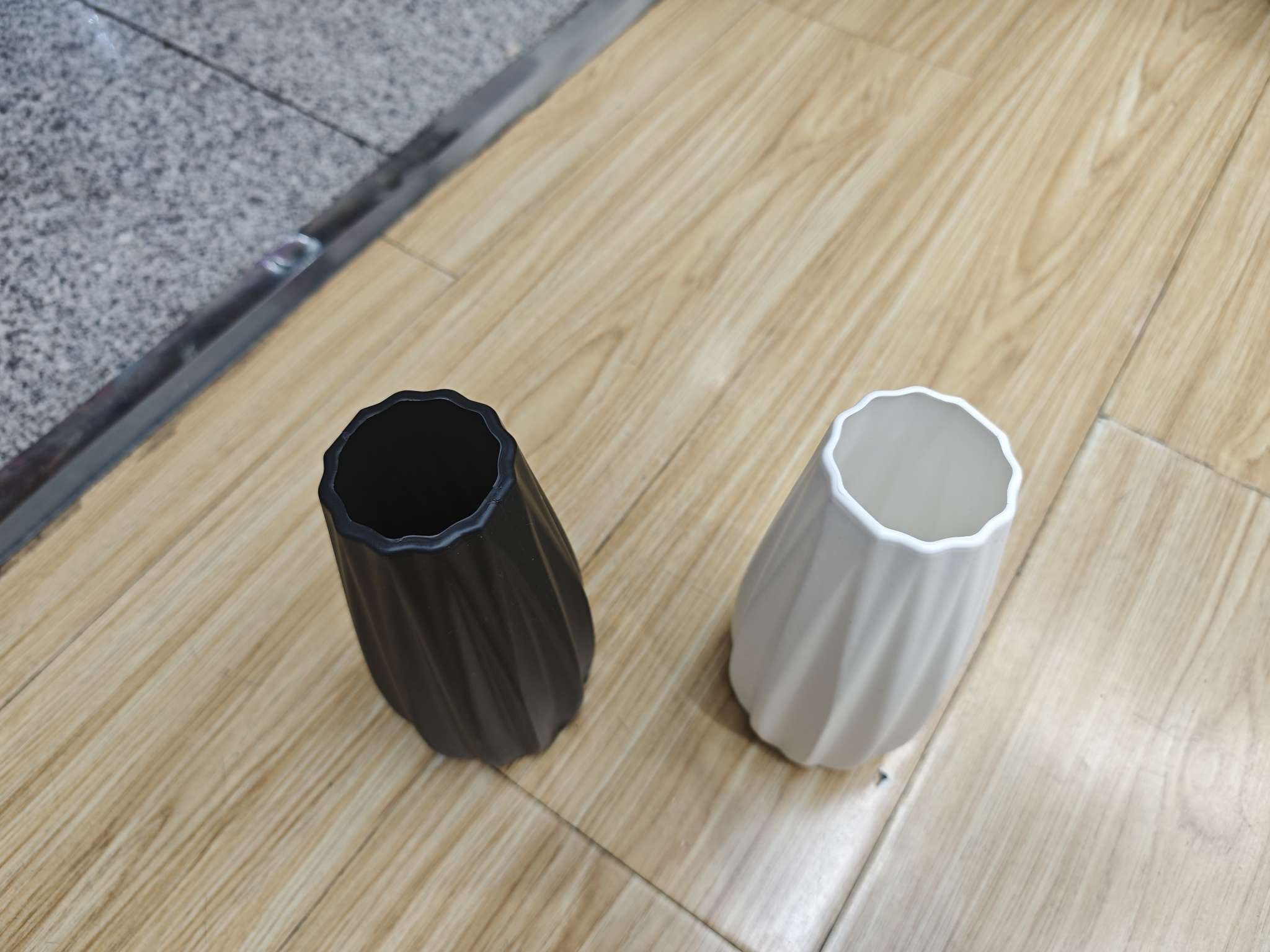 Blue and white porcelain plastic handicrafts, imitation ceramic vases, decorative vases, home furnishings, craft gifts details Picture