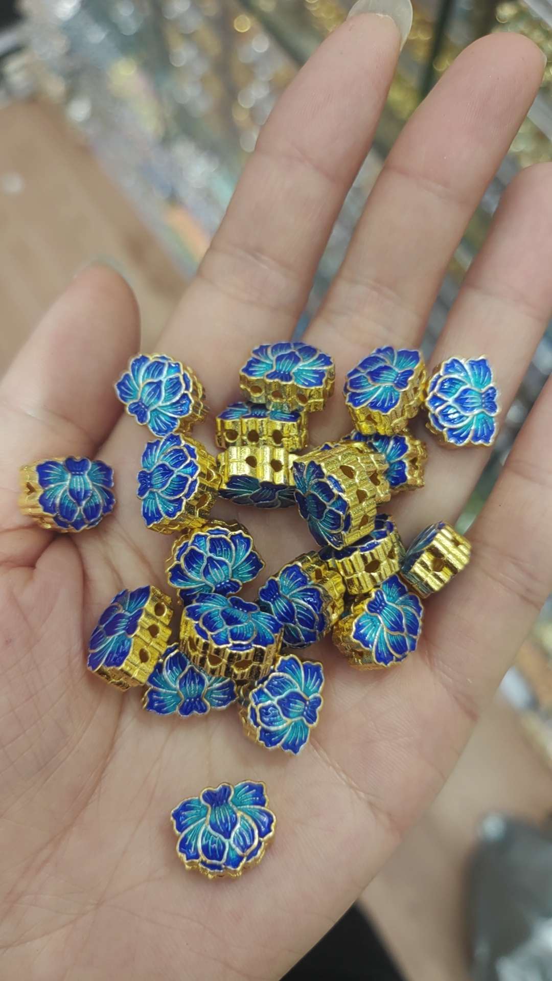 A wide range of carefully selected personalized decorative accessories, versatile and trendy accessories, and a combination of accessories Item Picture