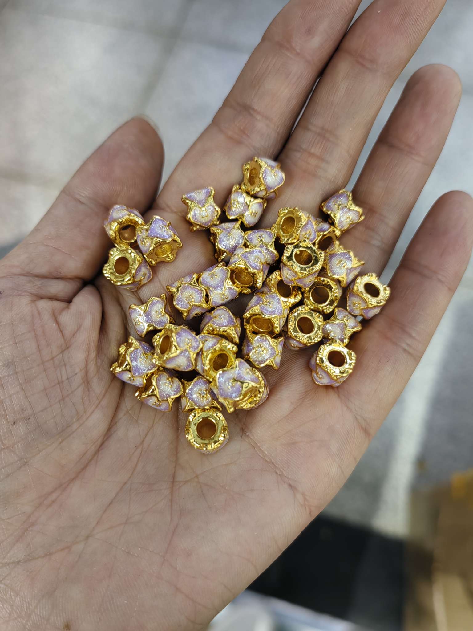 A wide range of fashionable accessories and accessories are carefully selected. There are various trendy and versatile accessories and decorative items to choose from Specification image