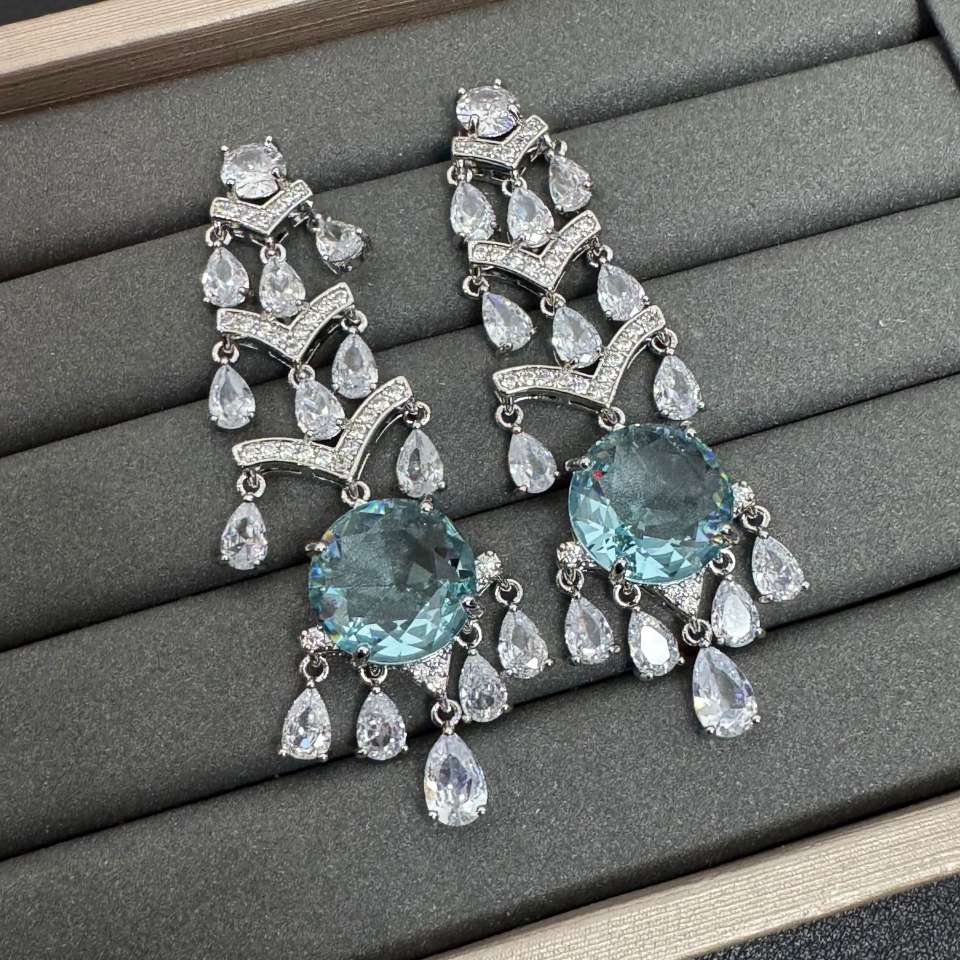 Fashionable, light luxury, grand and dynamic micro-inlaid light luxury niche micro-inlaid earrings detail image 2