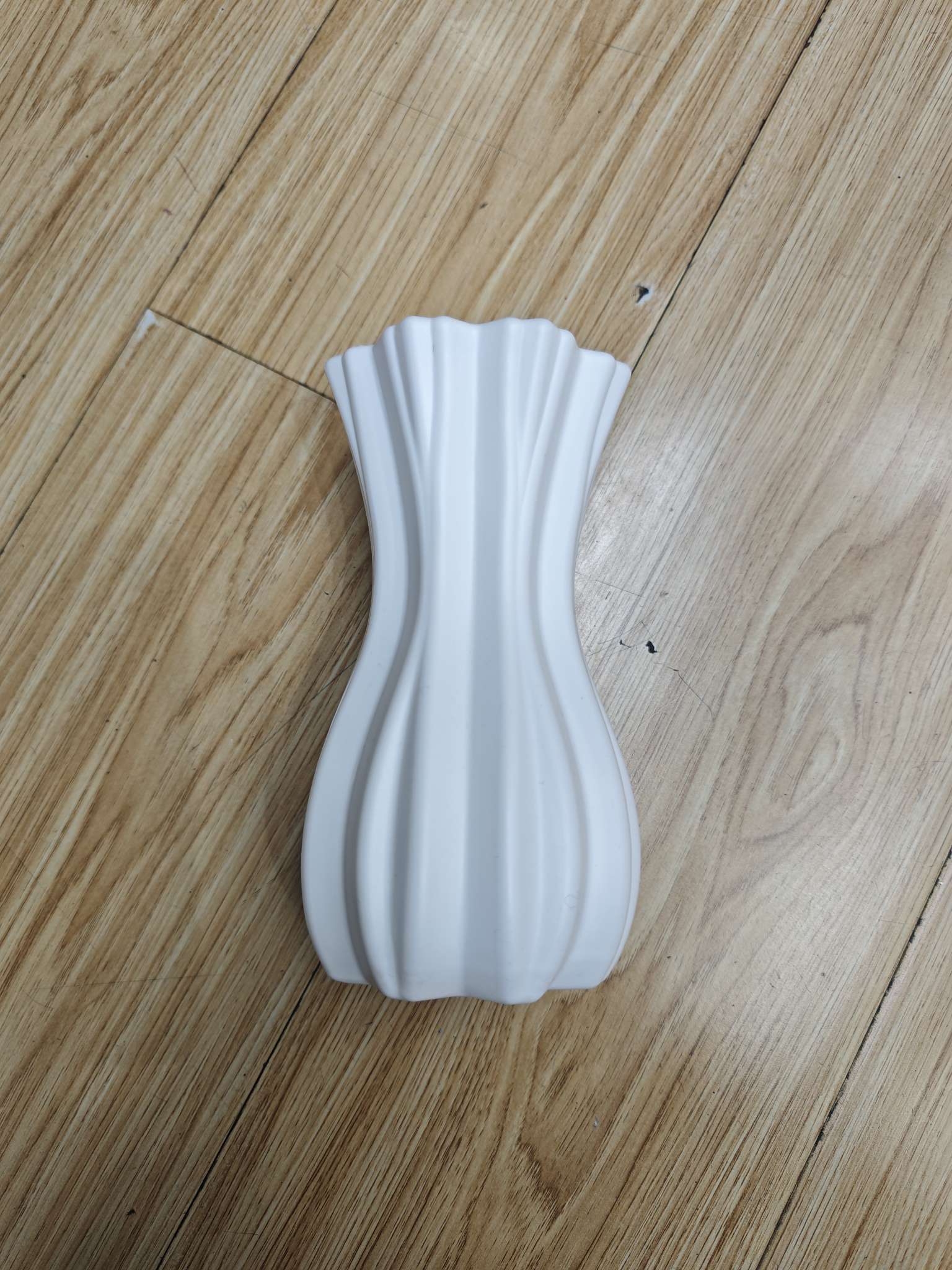 Plastic artificial flower imitation ceramic vase ornaments, decorative vases, home furnishings, gifts, imitation ceramic vase decorations detail image 4