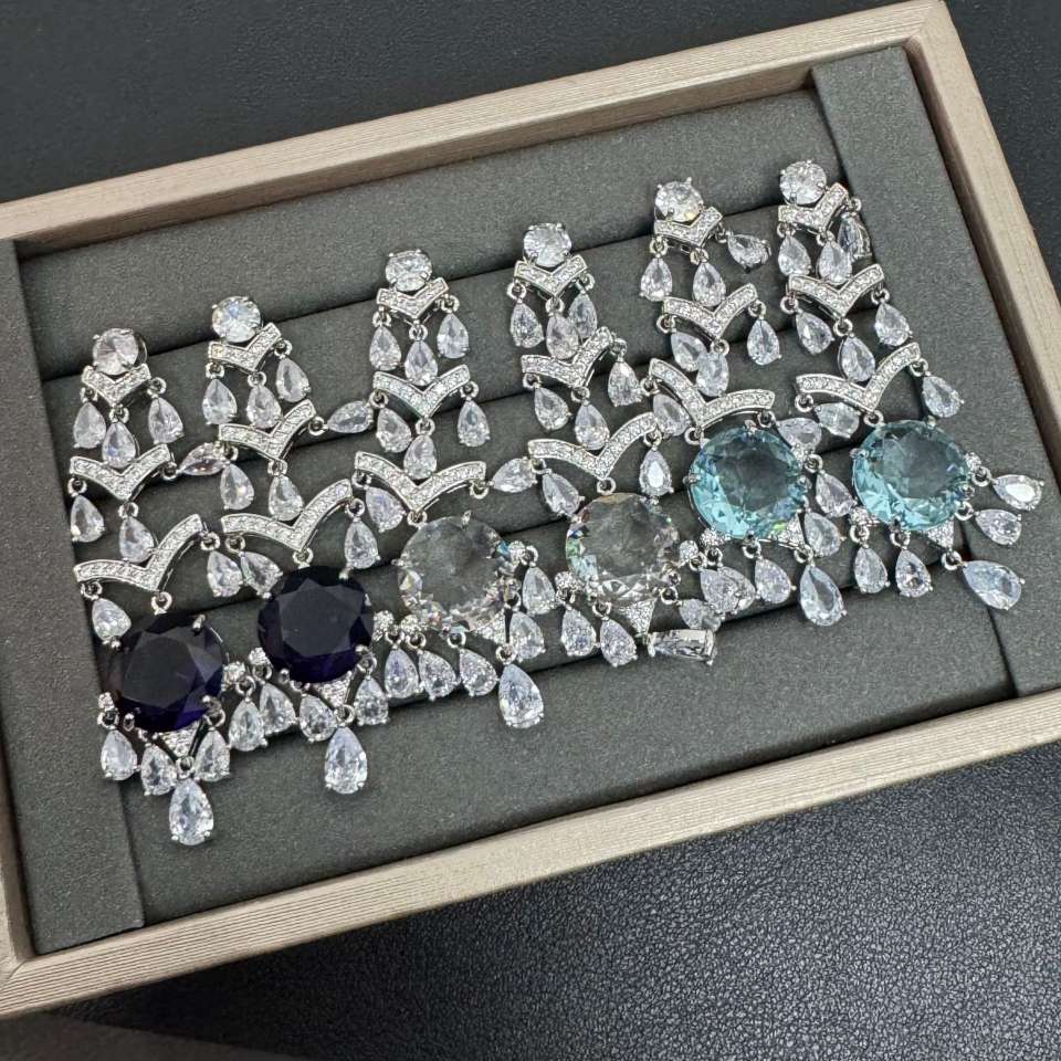 Fashionable, light luxury, grand and dynamic micro-inlaid light luxury niche micro-inlaid earrings detail image 5