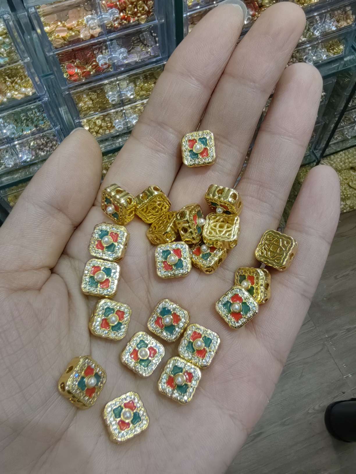 时尚饰品配件多款精选百搭装饰品配件创意搭配饰品配件多样选择细节图