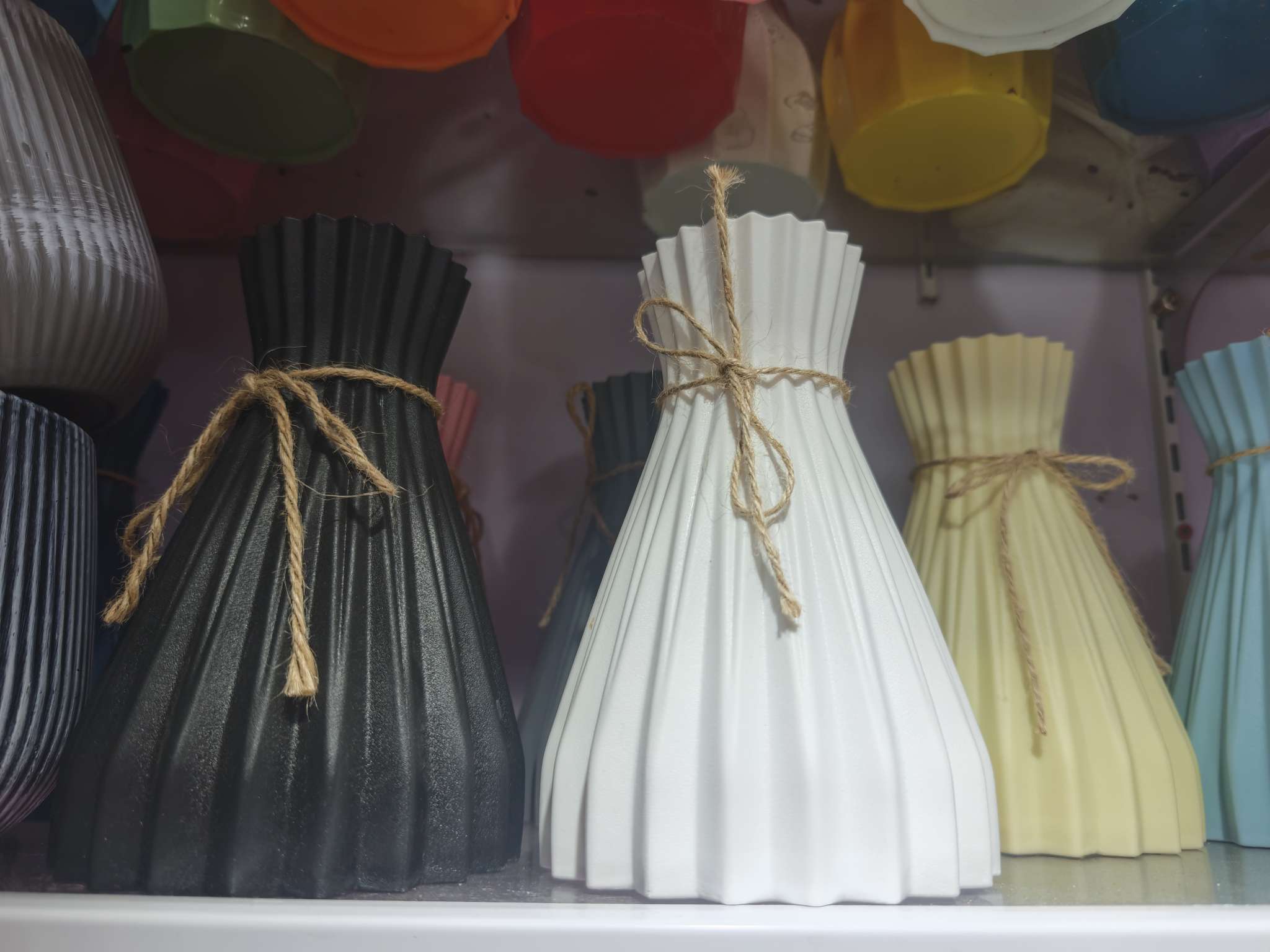 Artificial flowers, artificial flower desktop plastic vase ornaments, imitation ceramic plastic vases