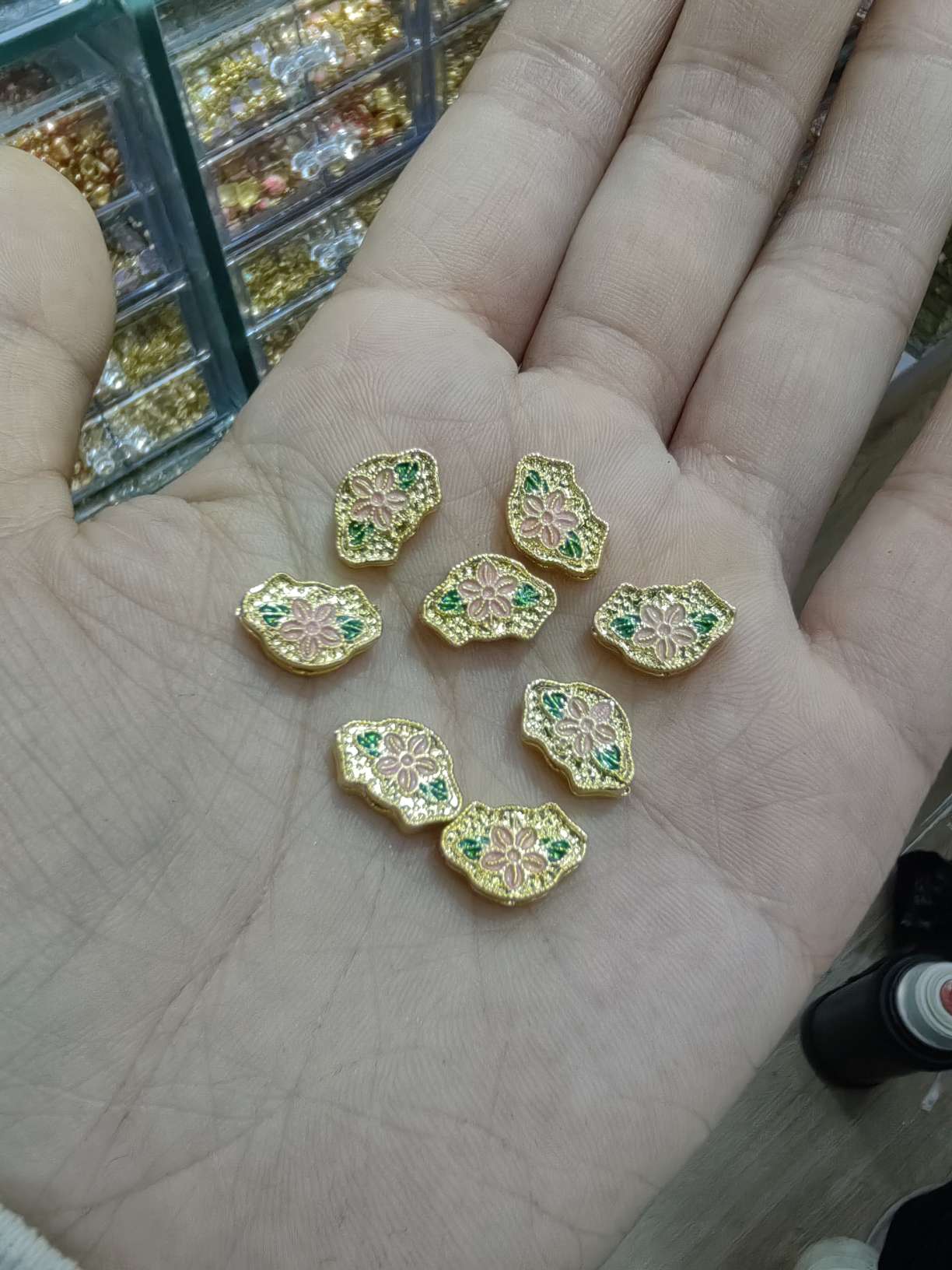 时尚饰品配件多款精选百搭装饰品配件创意搭配饰品配件多样选择